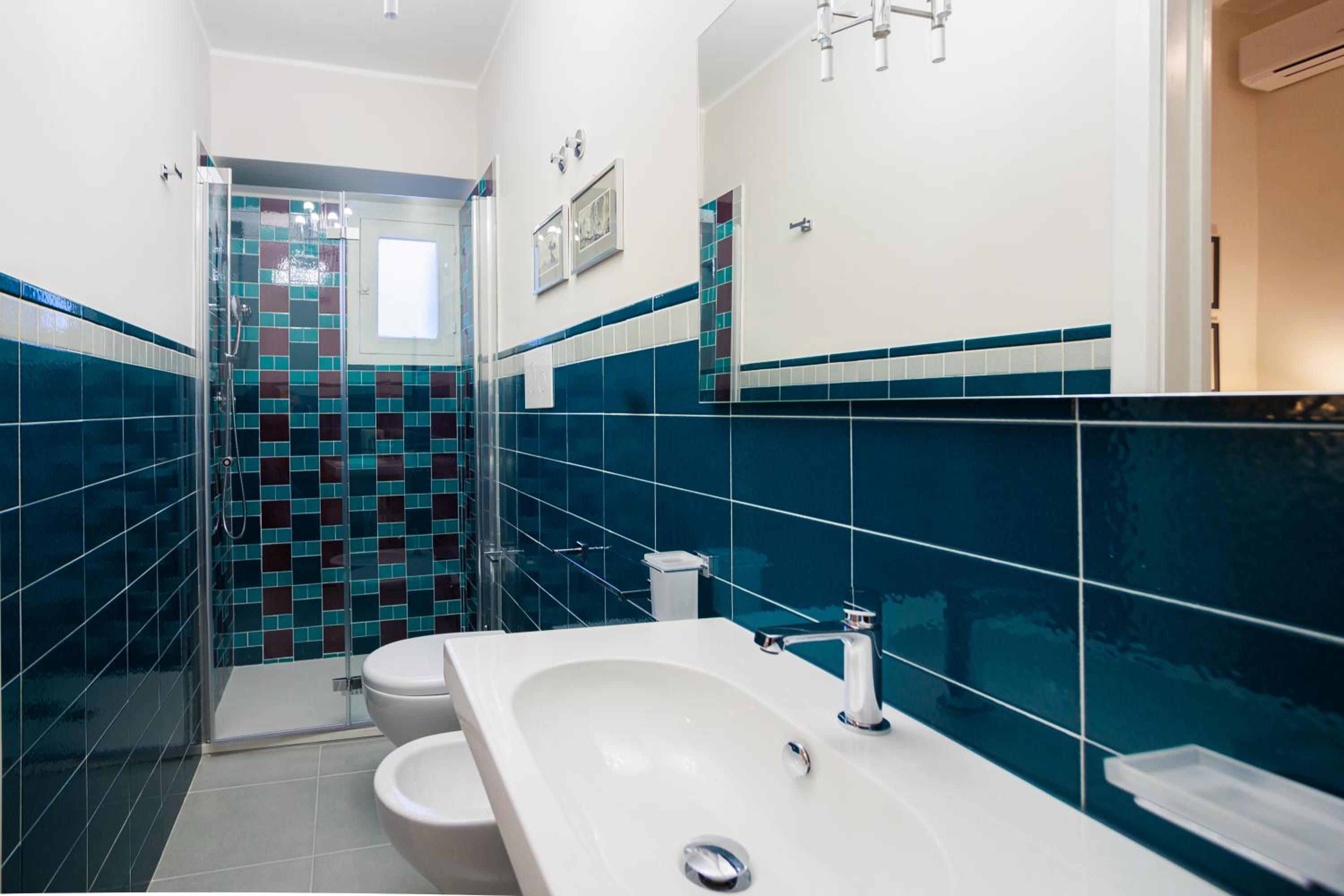 Double or Twin Room with Private Bathroom - Photo 5