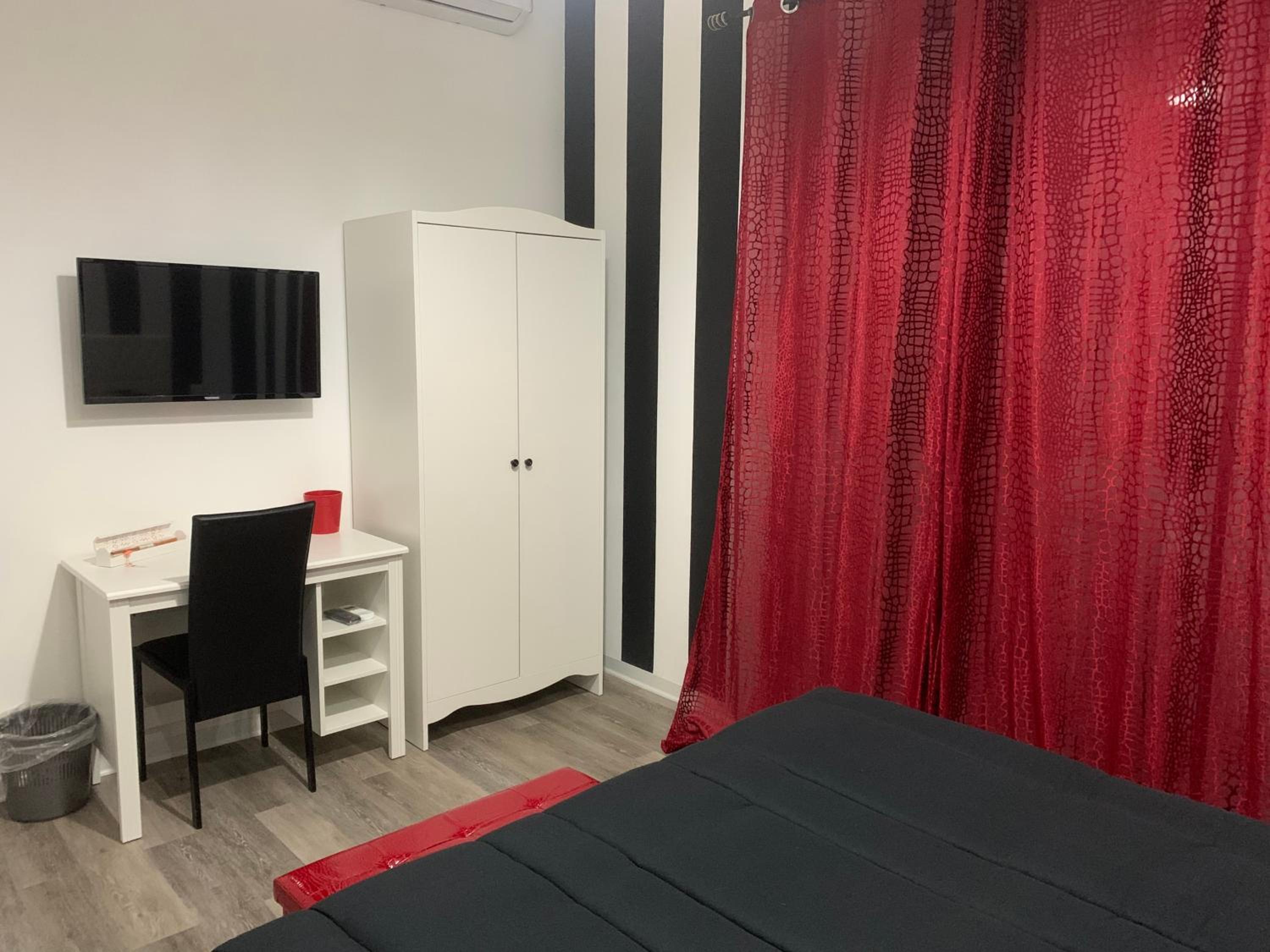 Double Room with Balcony - Photo 1