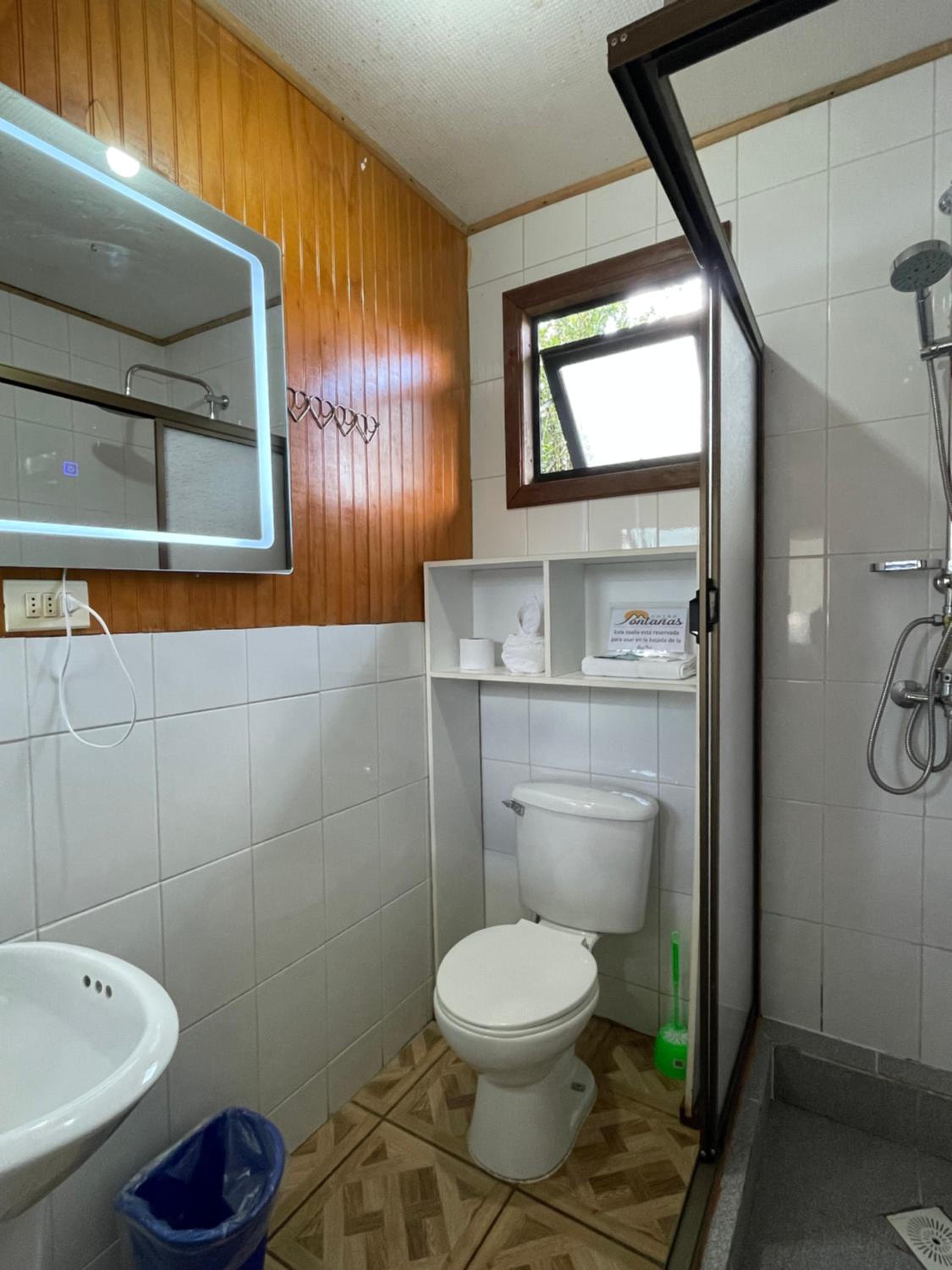 Quadruple Room with Private Bathroom photo 2