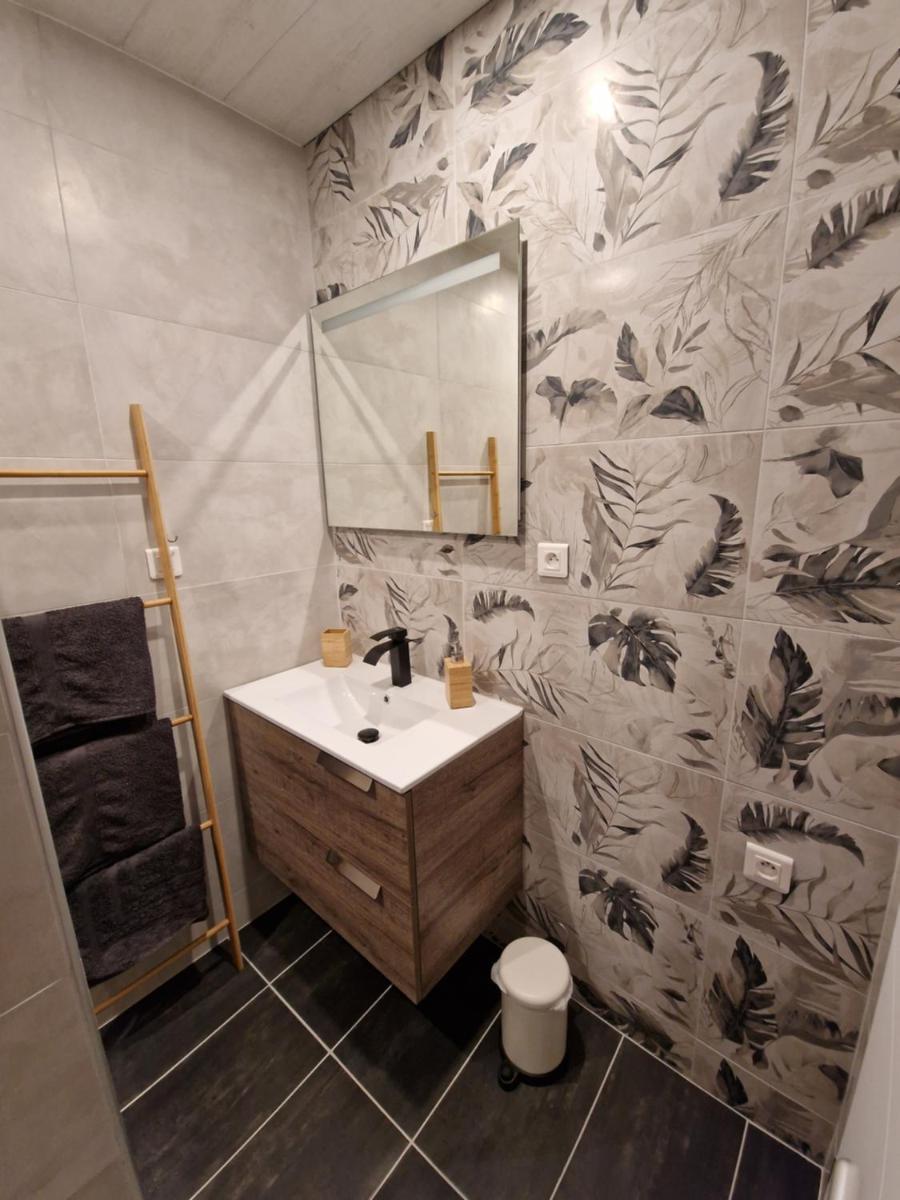 Suite with Hot Tub - Photo 4