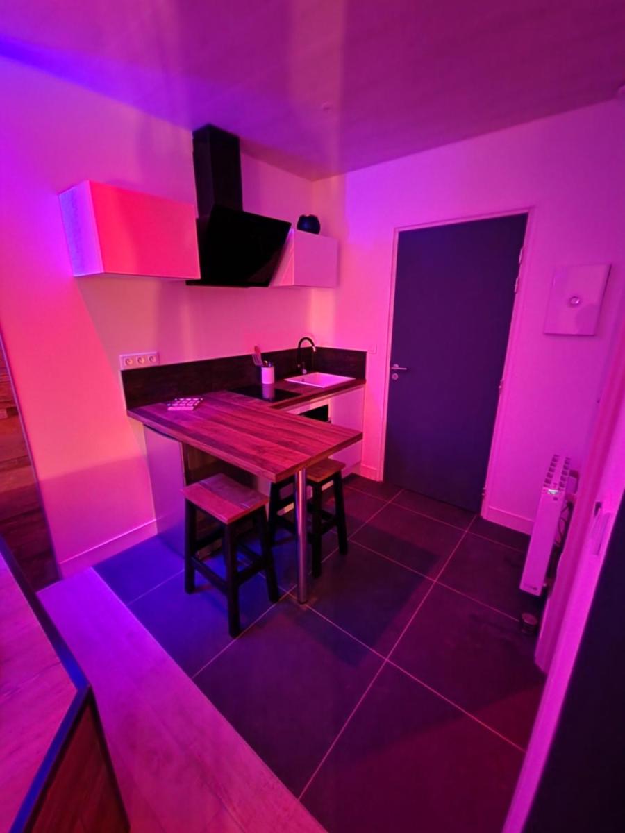 Suite with Hot Tub - Photo 3