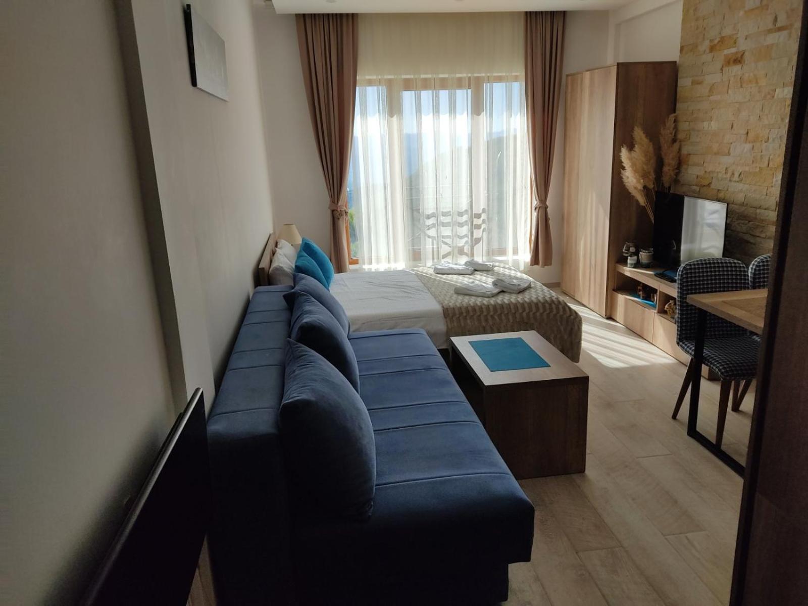 Studio Apartment - Photo 1