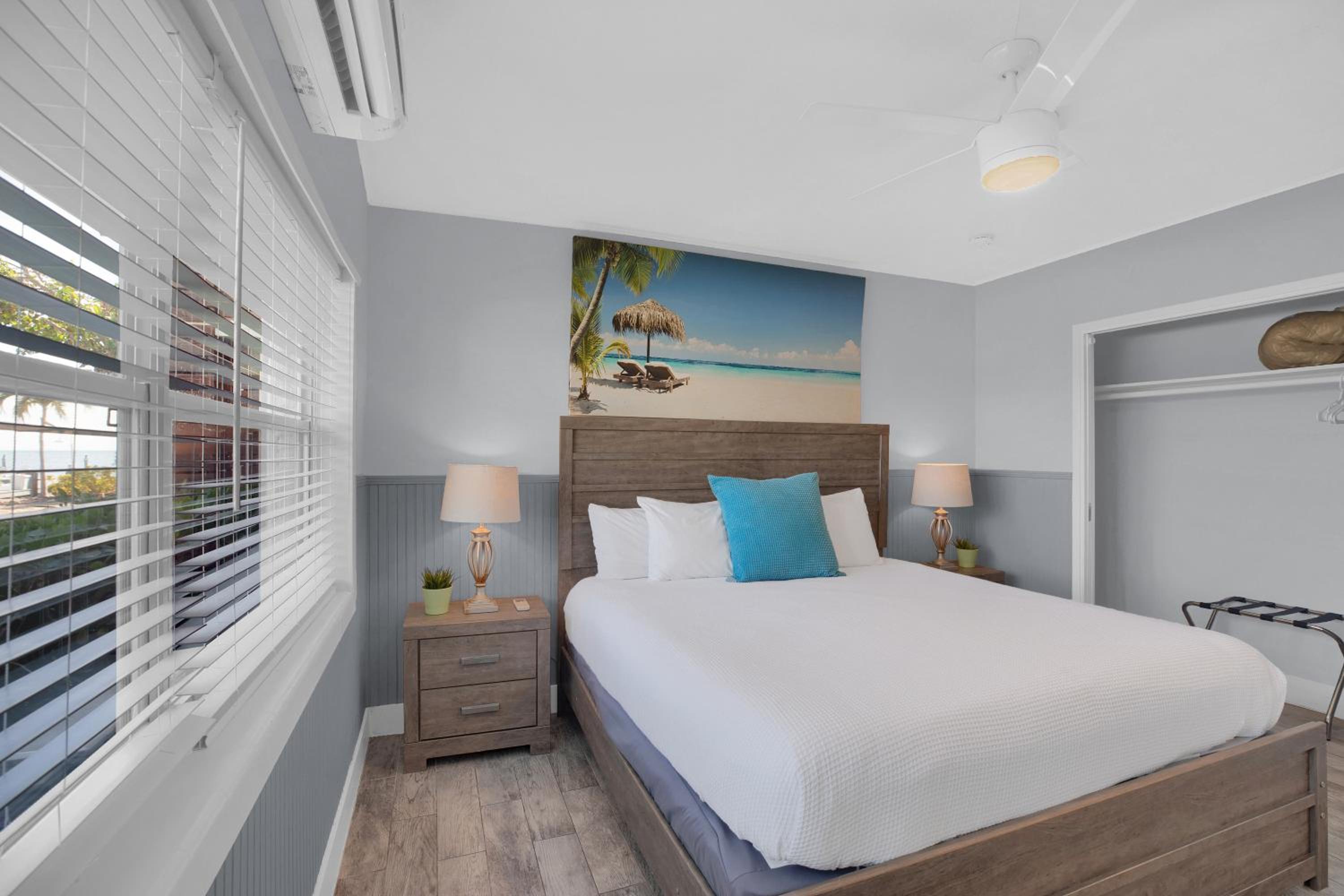 Deluxe King Room - Photo 3