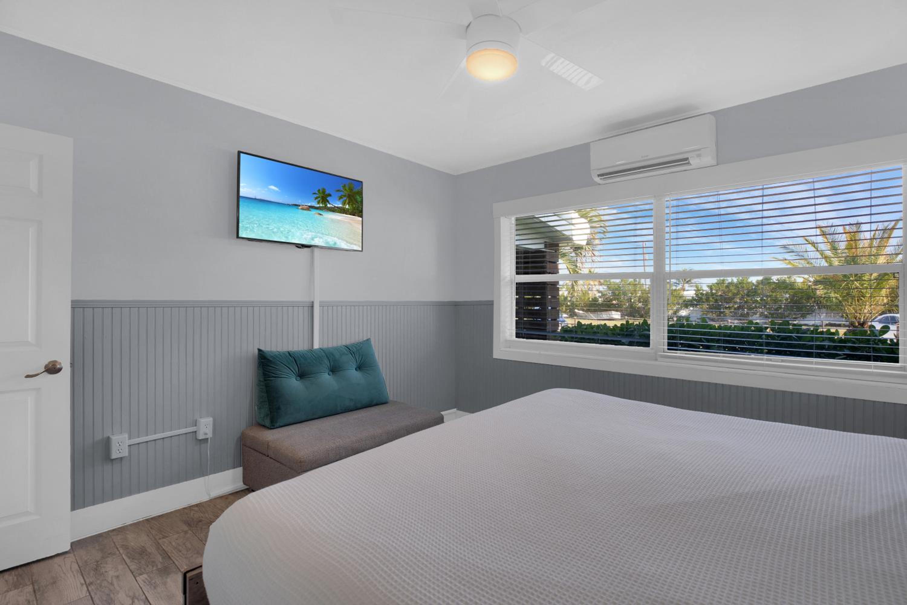 Deluxe King Room - Photo 5
