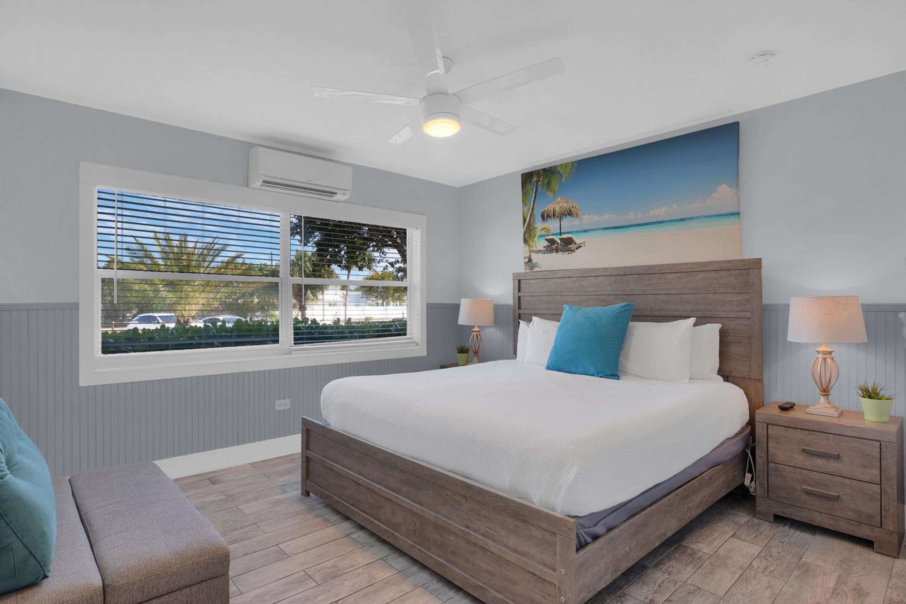 Deluxe King Room - Photo 1