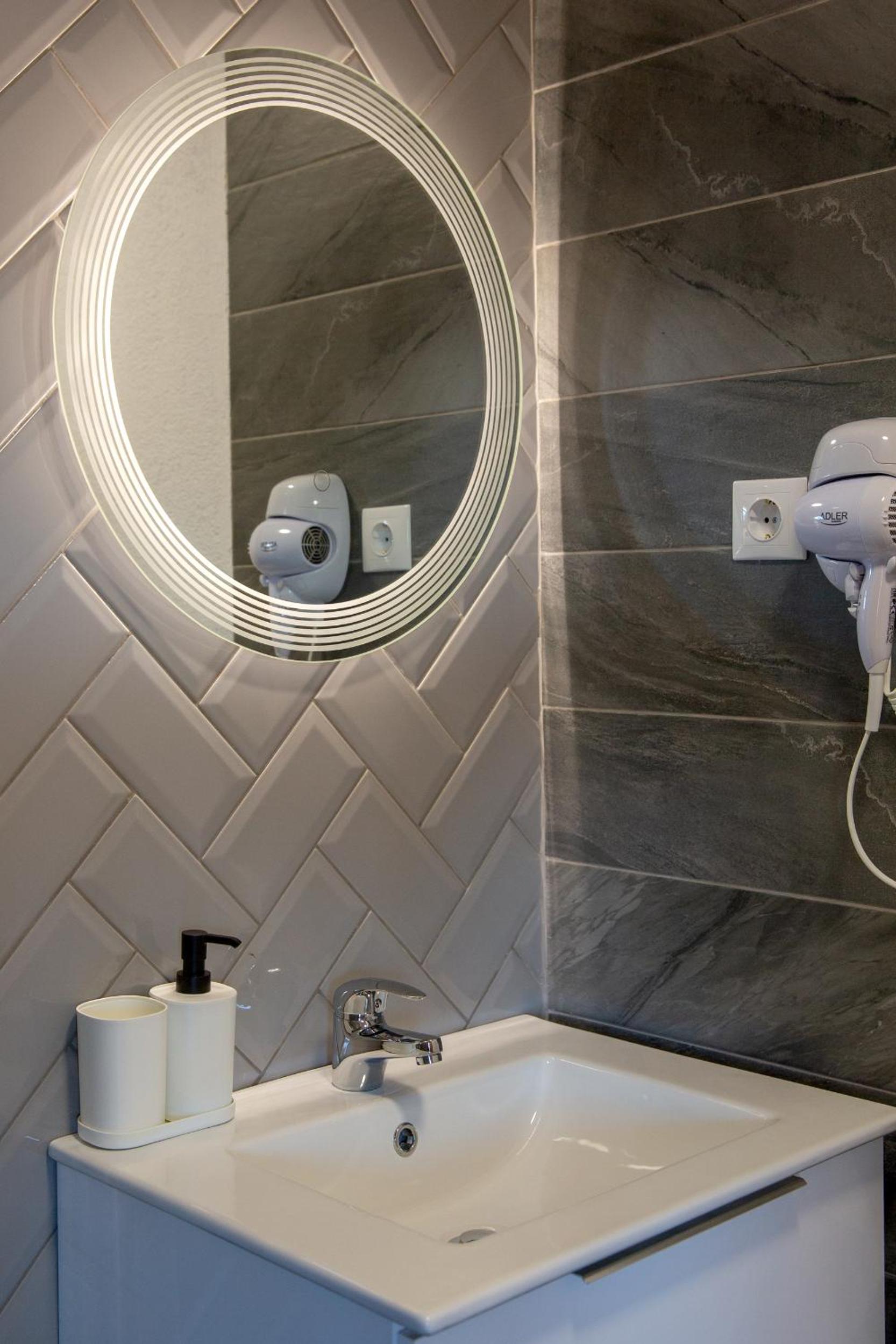 Triple Room with Private Bathroom photo 3