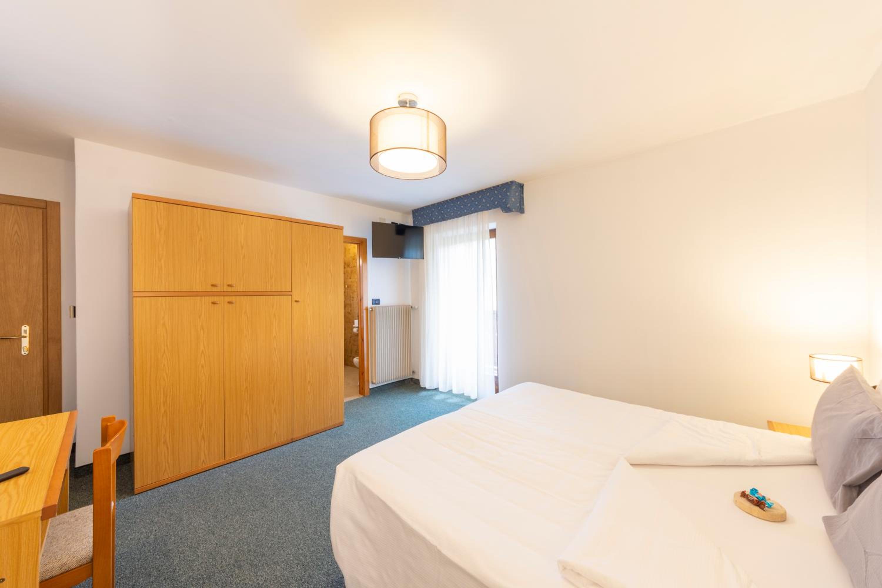 Economy Double Room photo 2