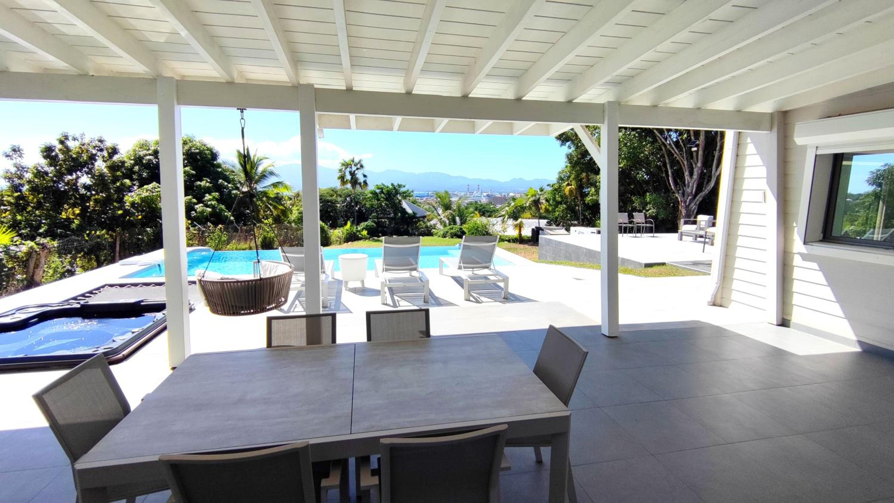 Three-Bedroom Villa photo 2