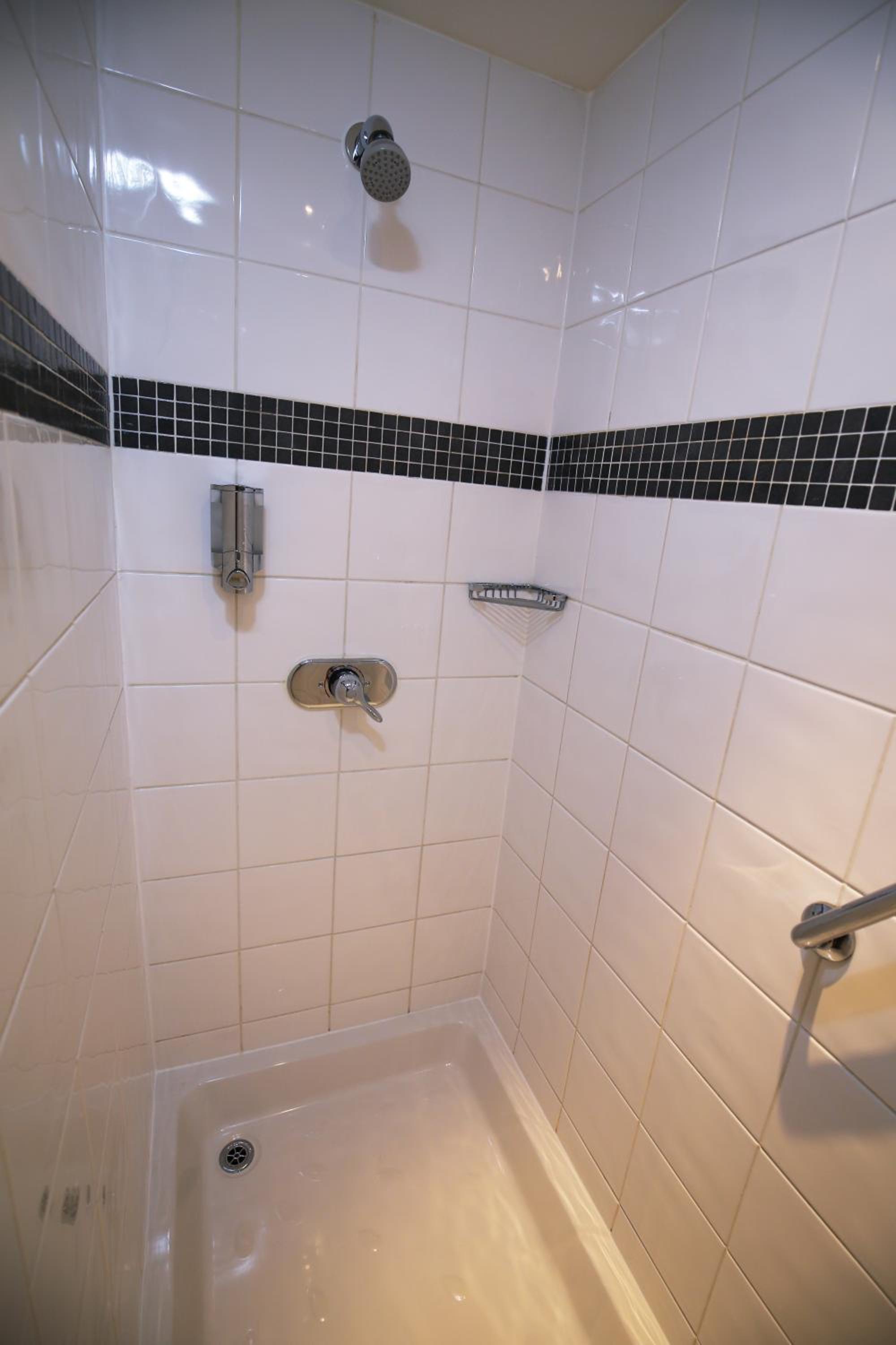 Double Room - Non Smoking - Photo 8
