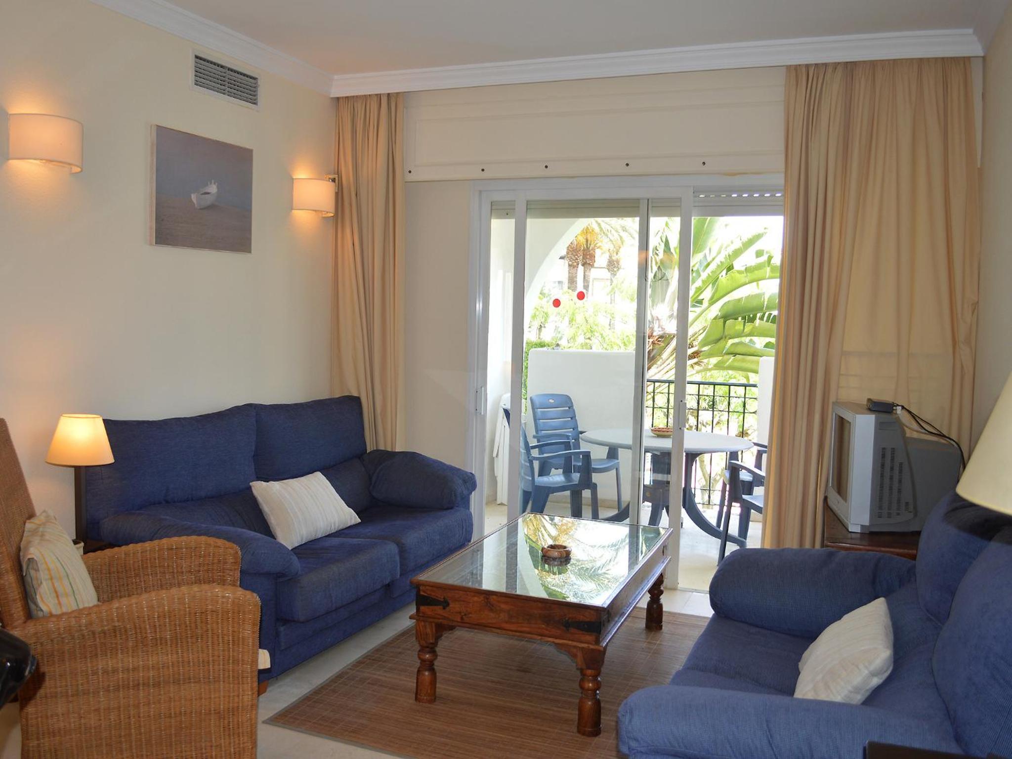 Apartamento de Dos Dormitorios con Vista al Jardín