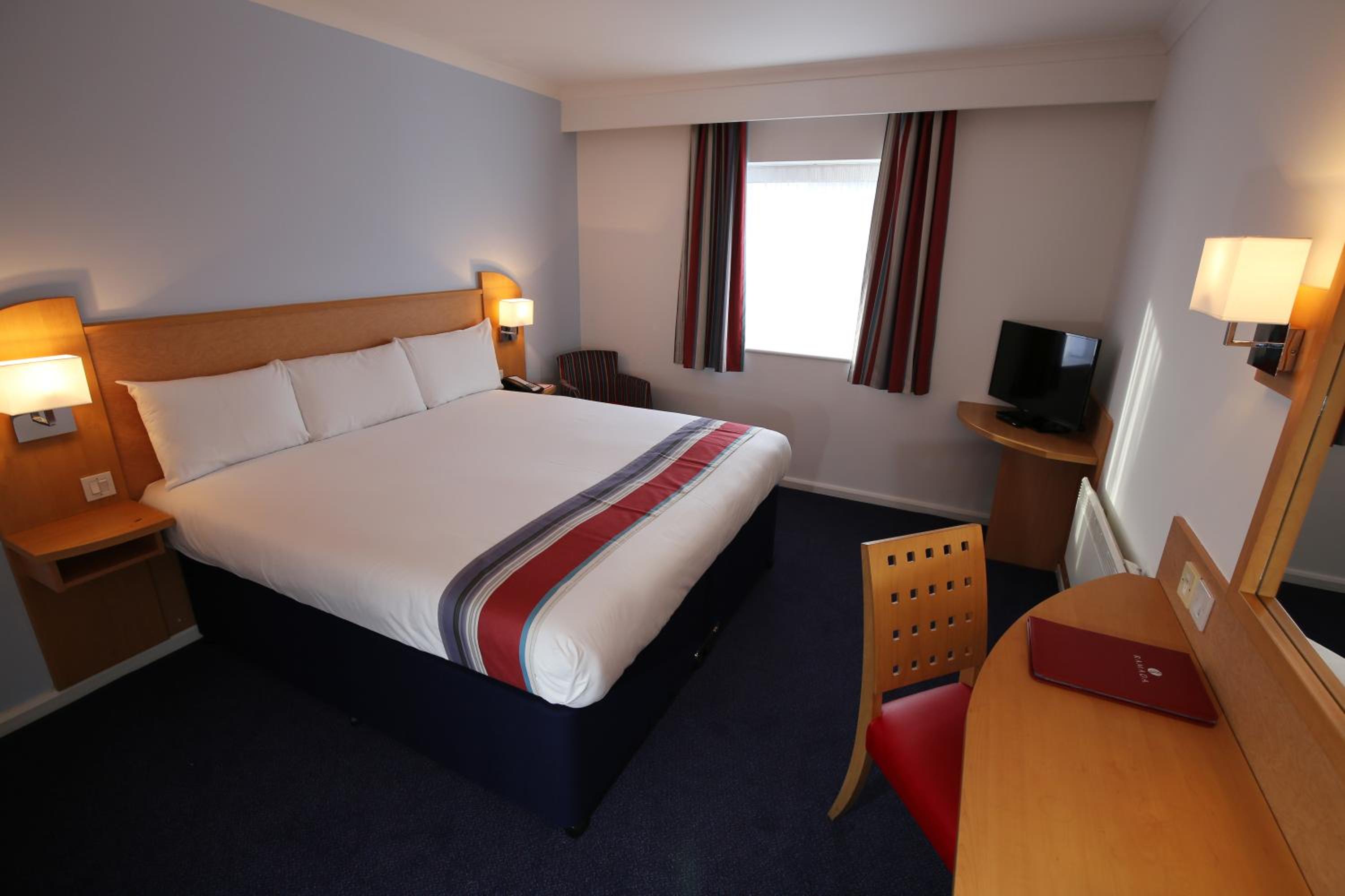 Double Room - Non Smoking - Photo 5