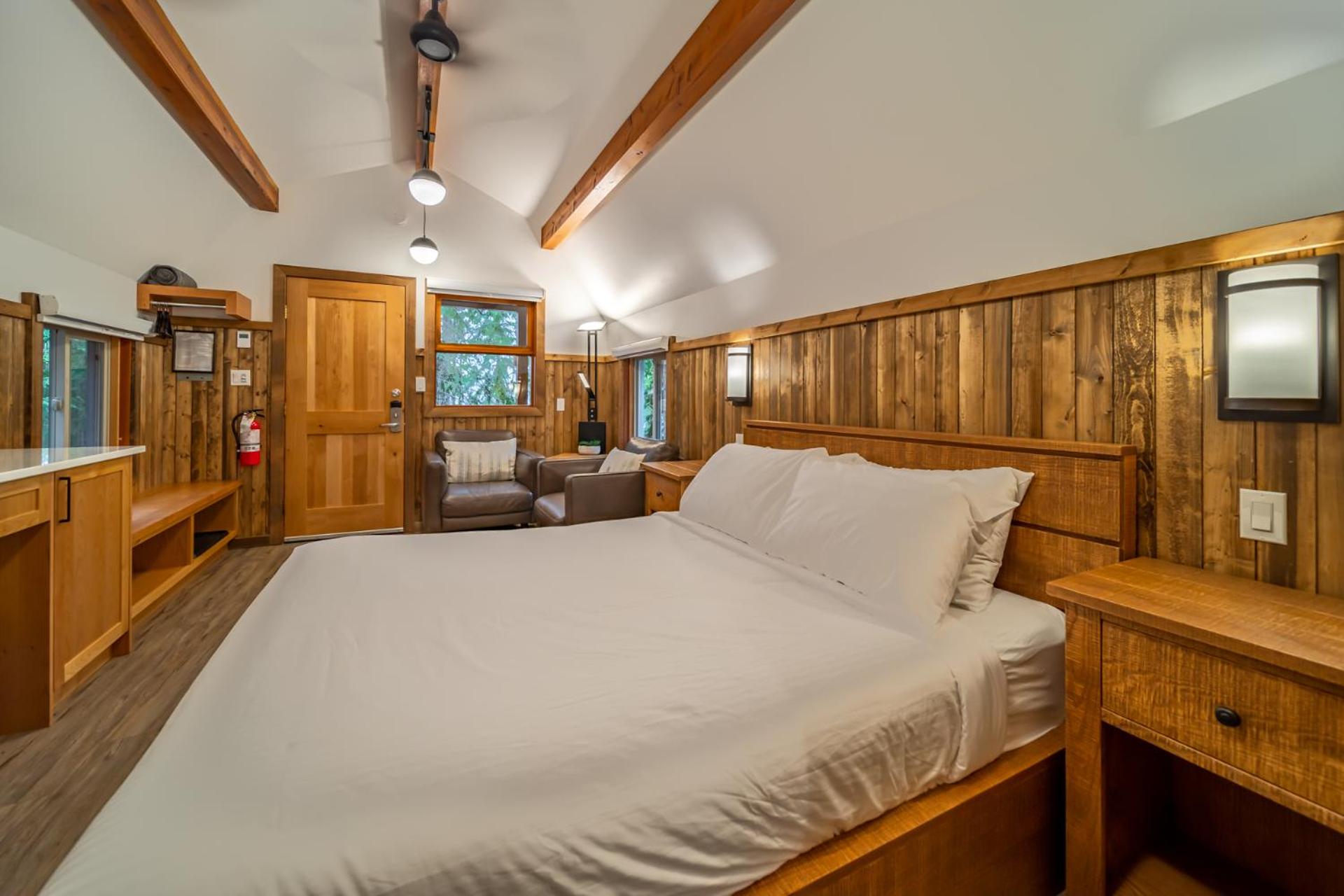 Queen Cabin photo 1
