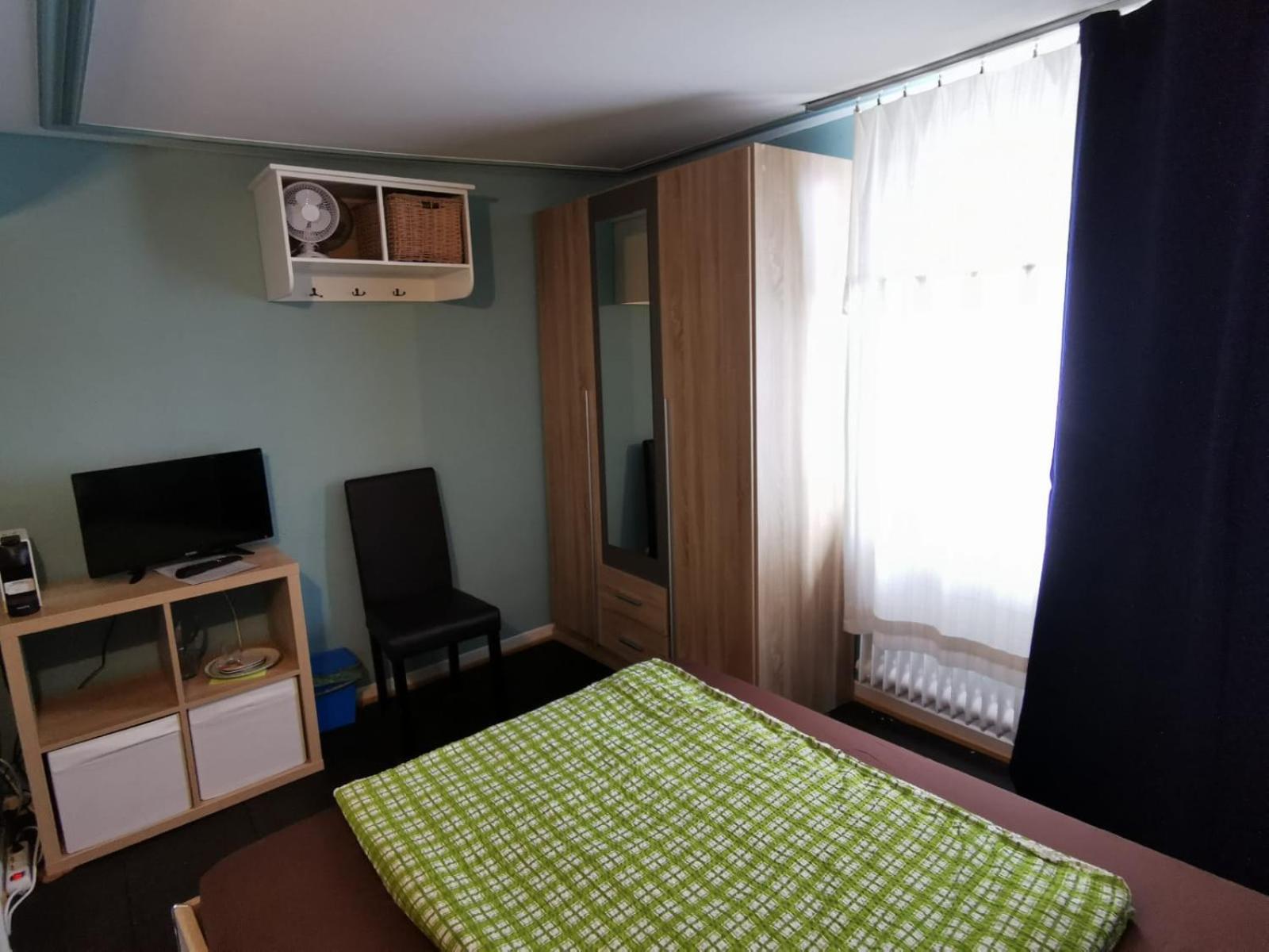 Single Room with Shared Shower and Toilet photo 2