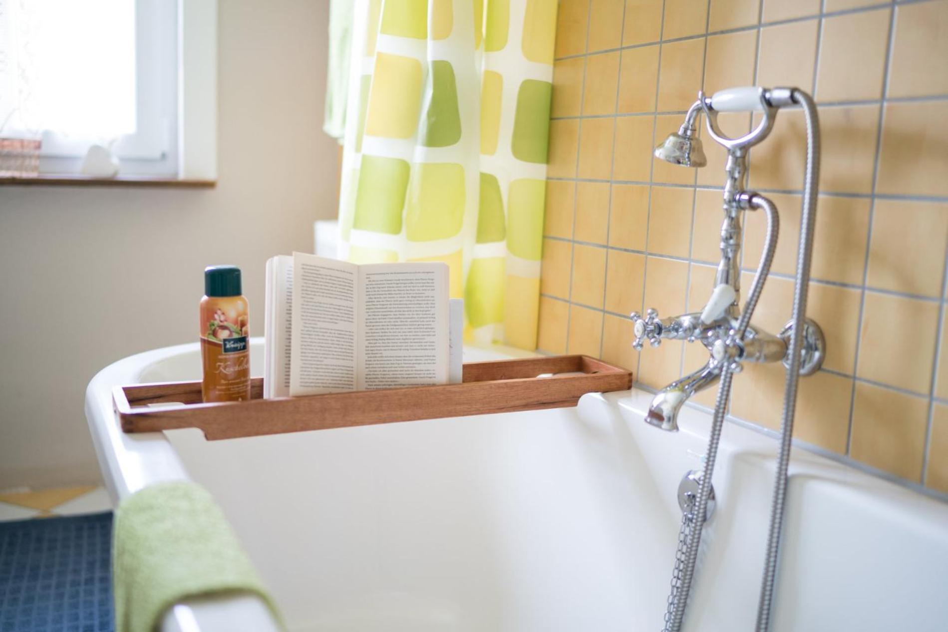 Family Room with Shared Bathroom photo 3