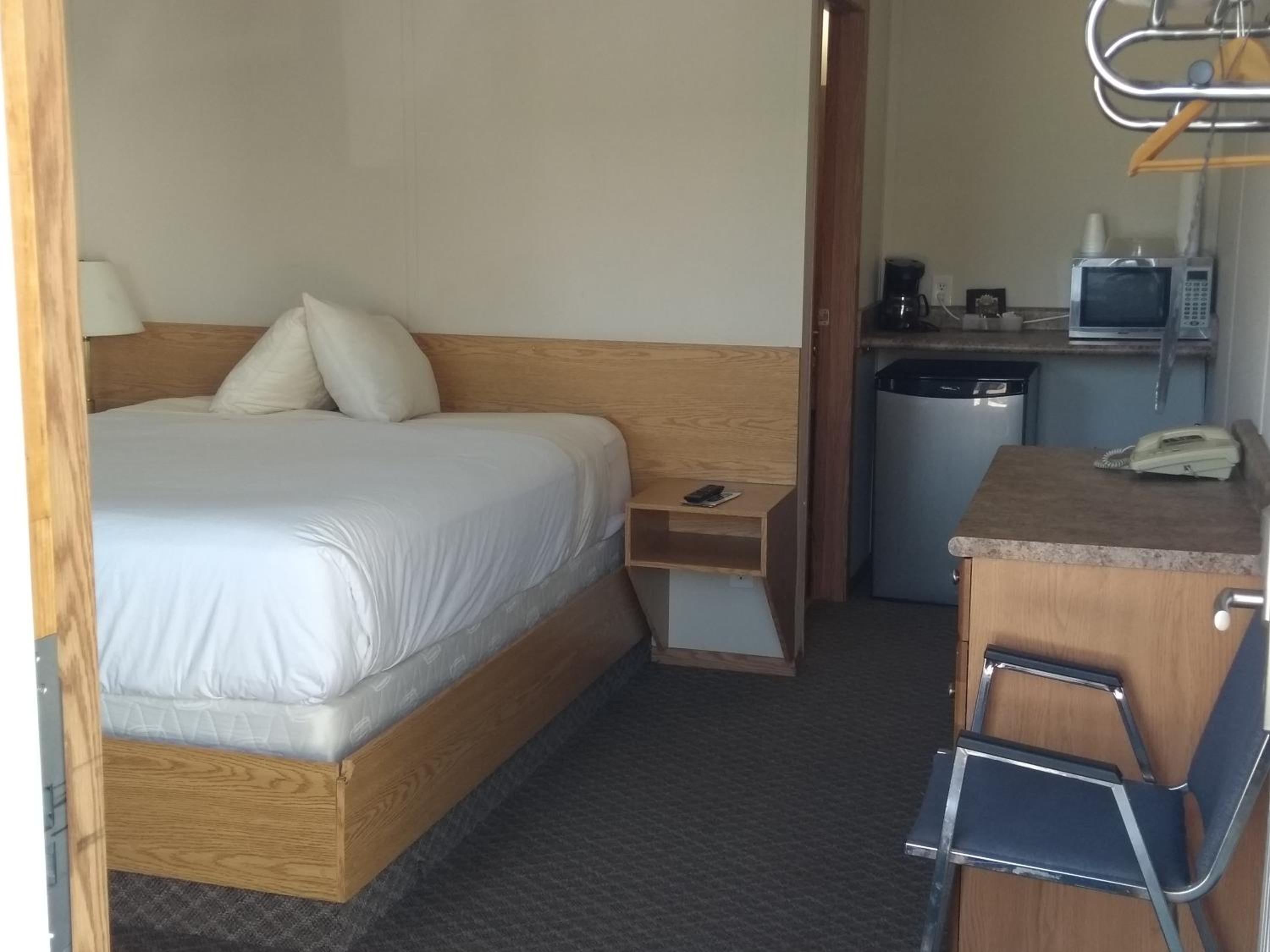 Queen Room photo 1