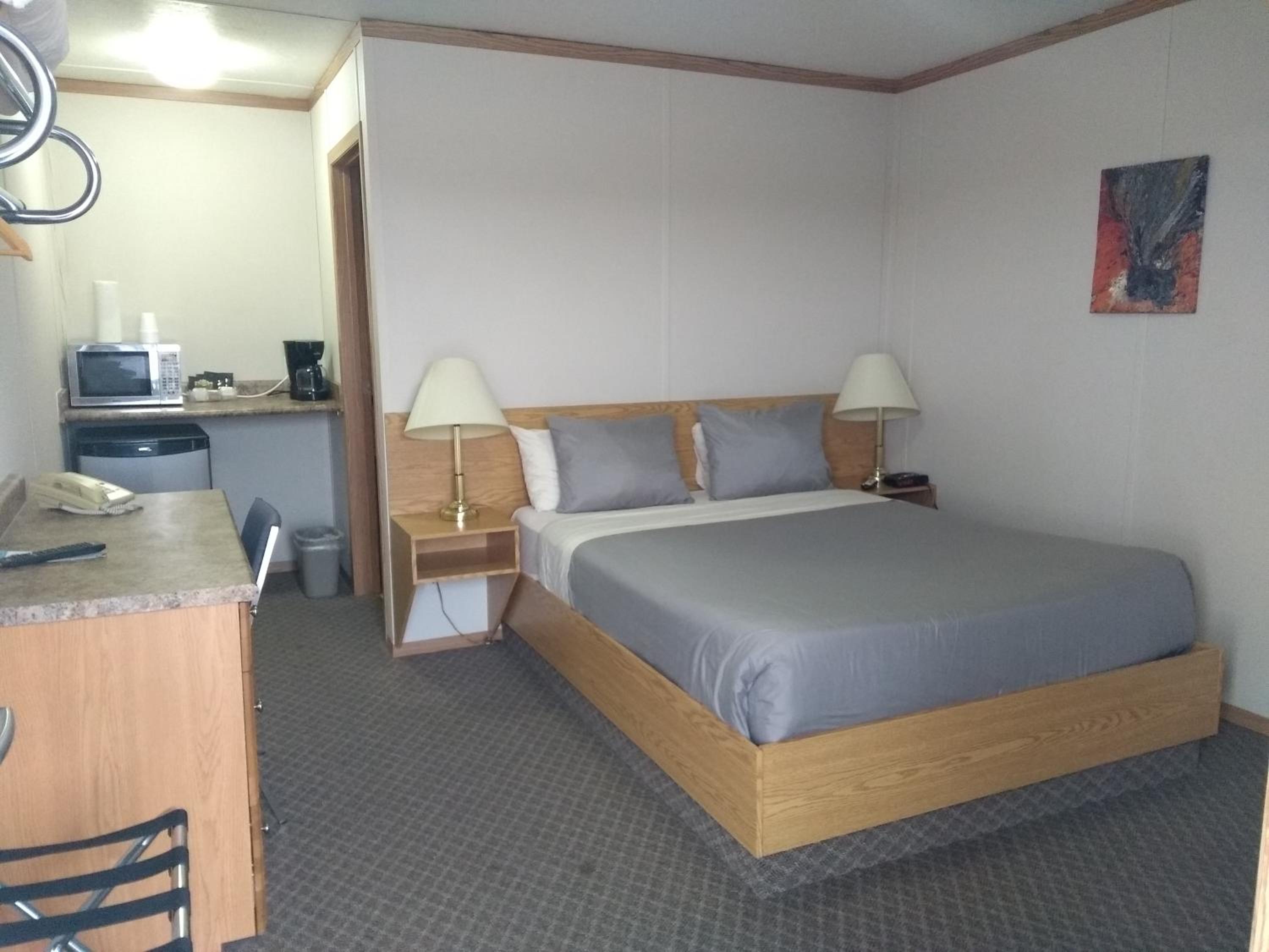 Queen Room photo 2
