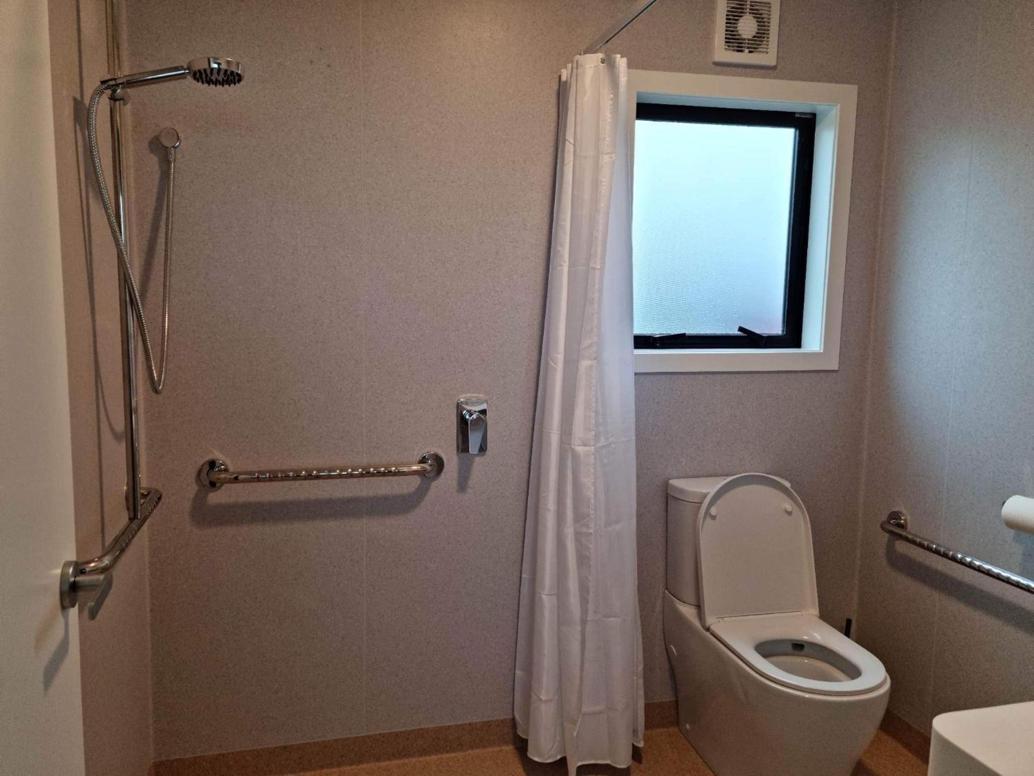Family Room - Disability Access - Photo 19