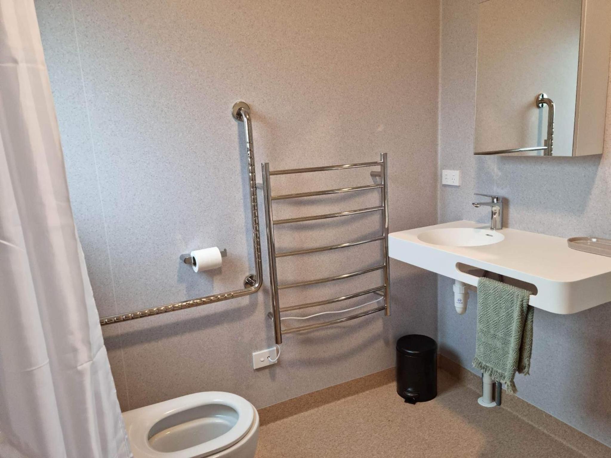 Family Room - Disability Access - Photo 20