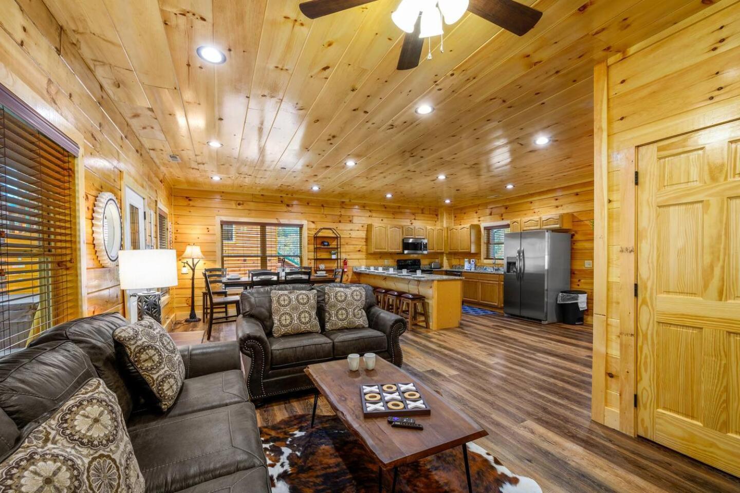 Five-Bedroom House photo 2