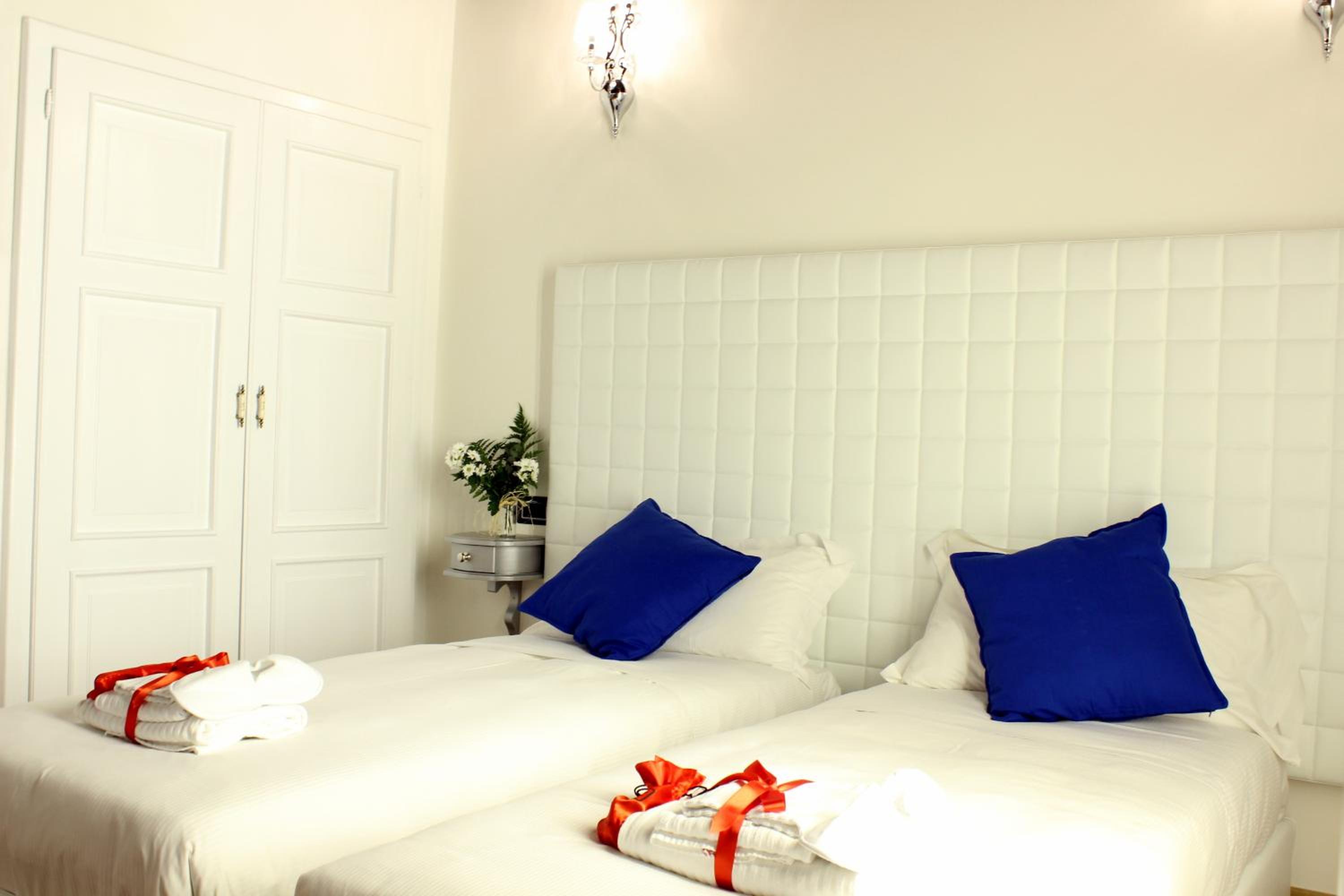 Double or Twin Room photo 3