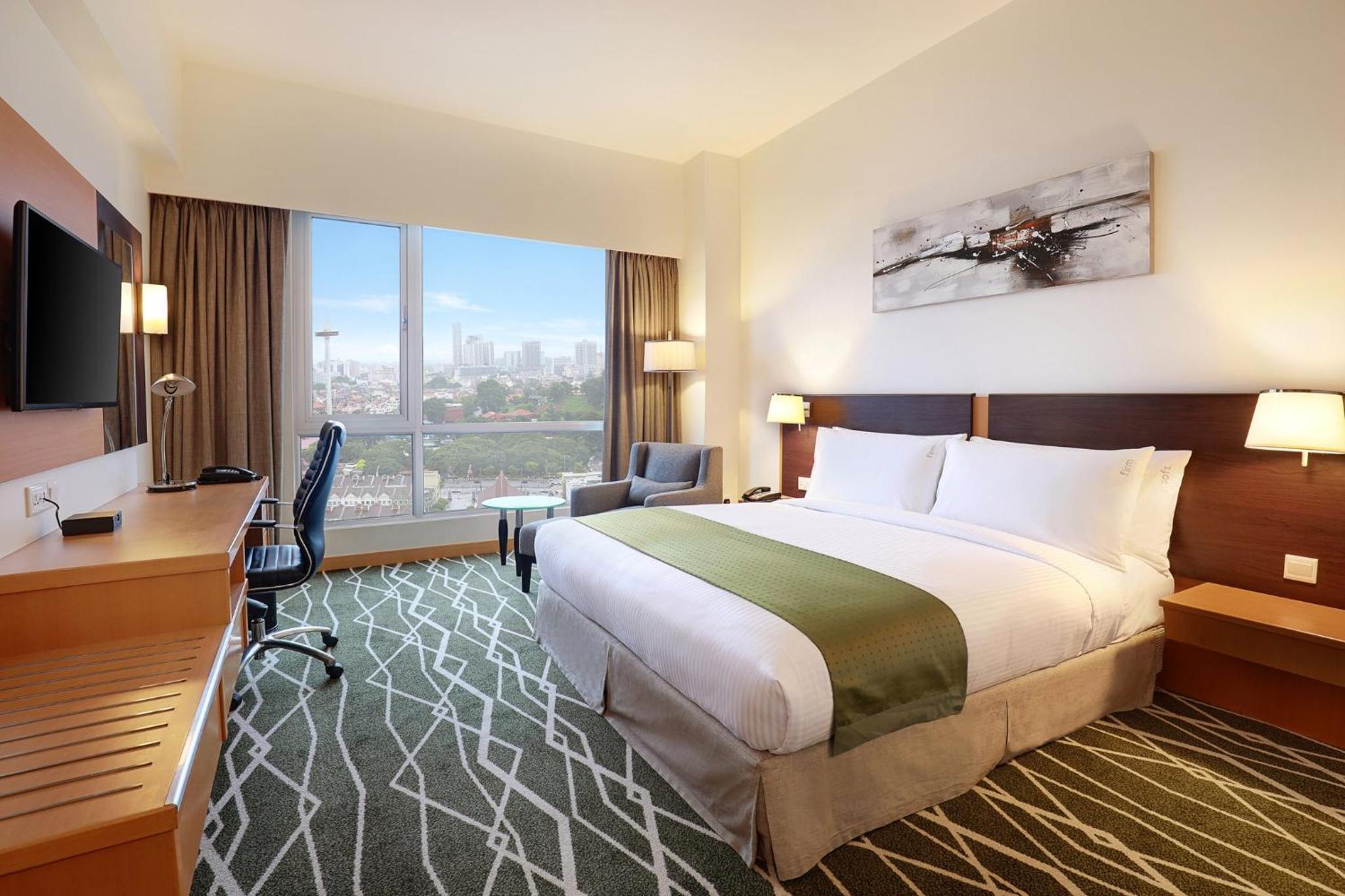 1 King One-Bedroom Suite With City View - Photo 5