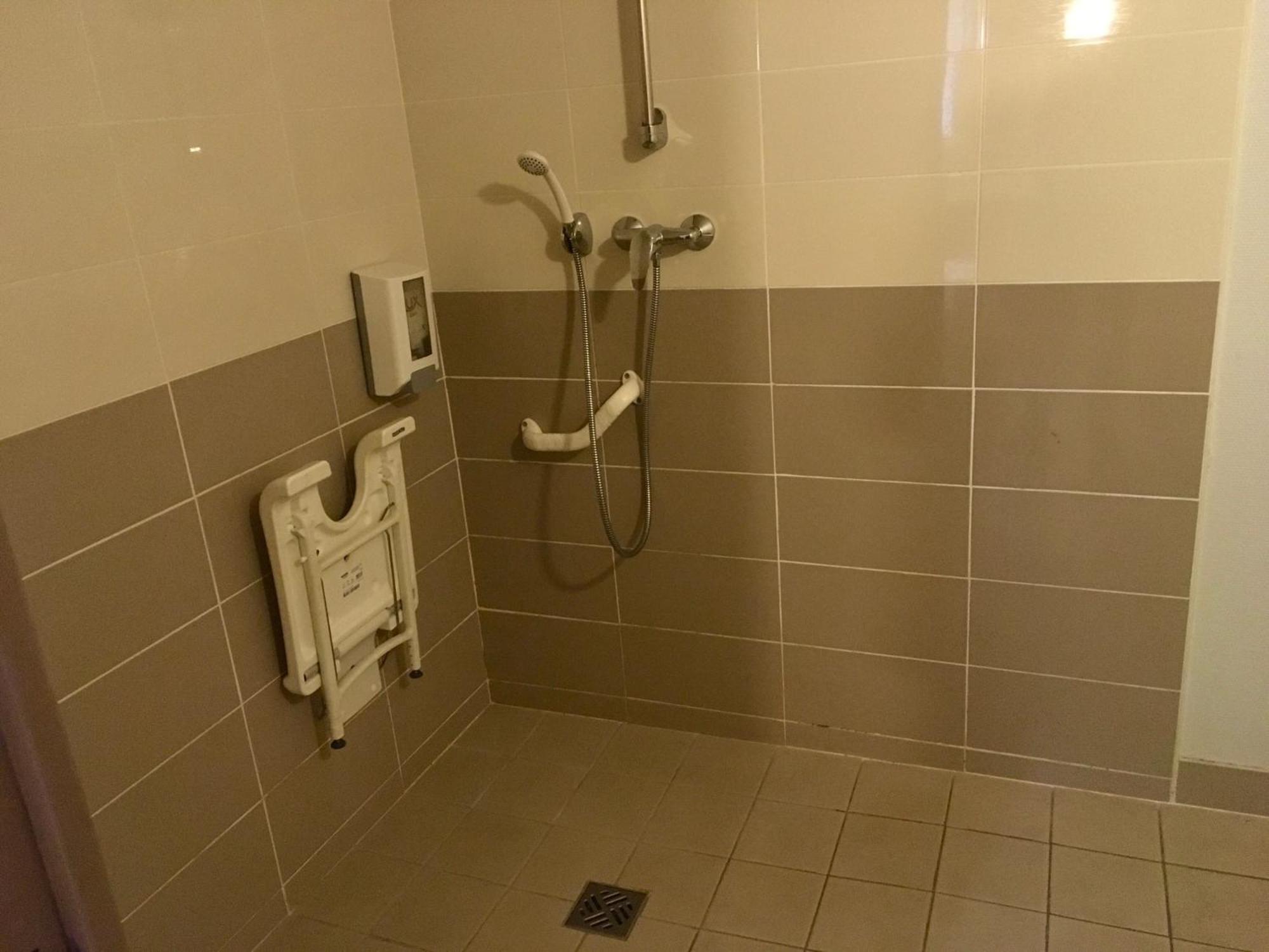 Double or Twin Room - Disability Access - Photo 5