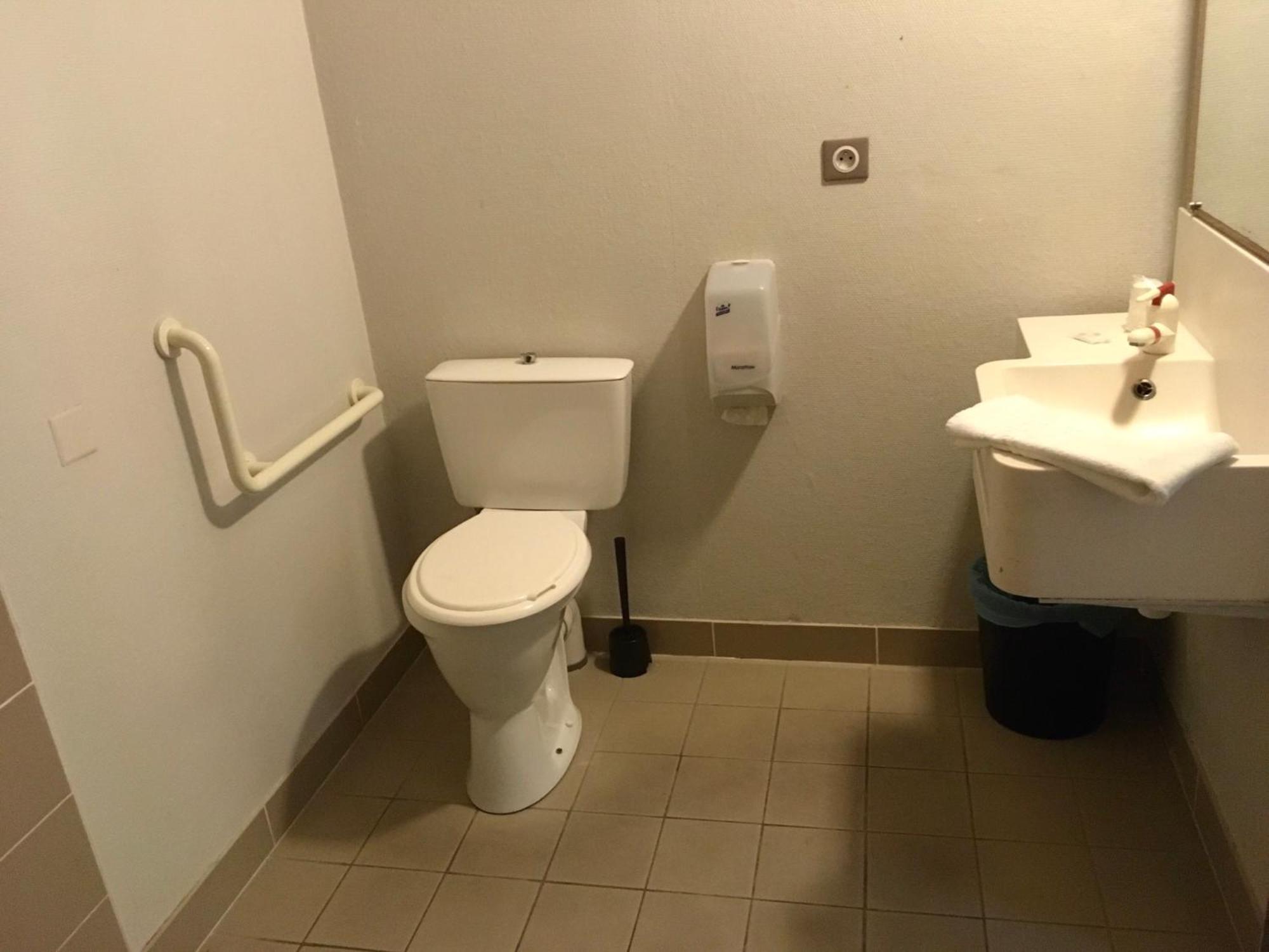 Double or Twin Room - Disability Access - Photo 4