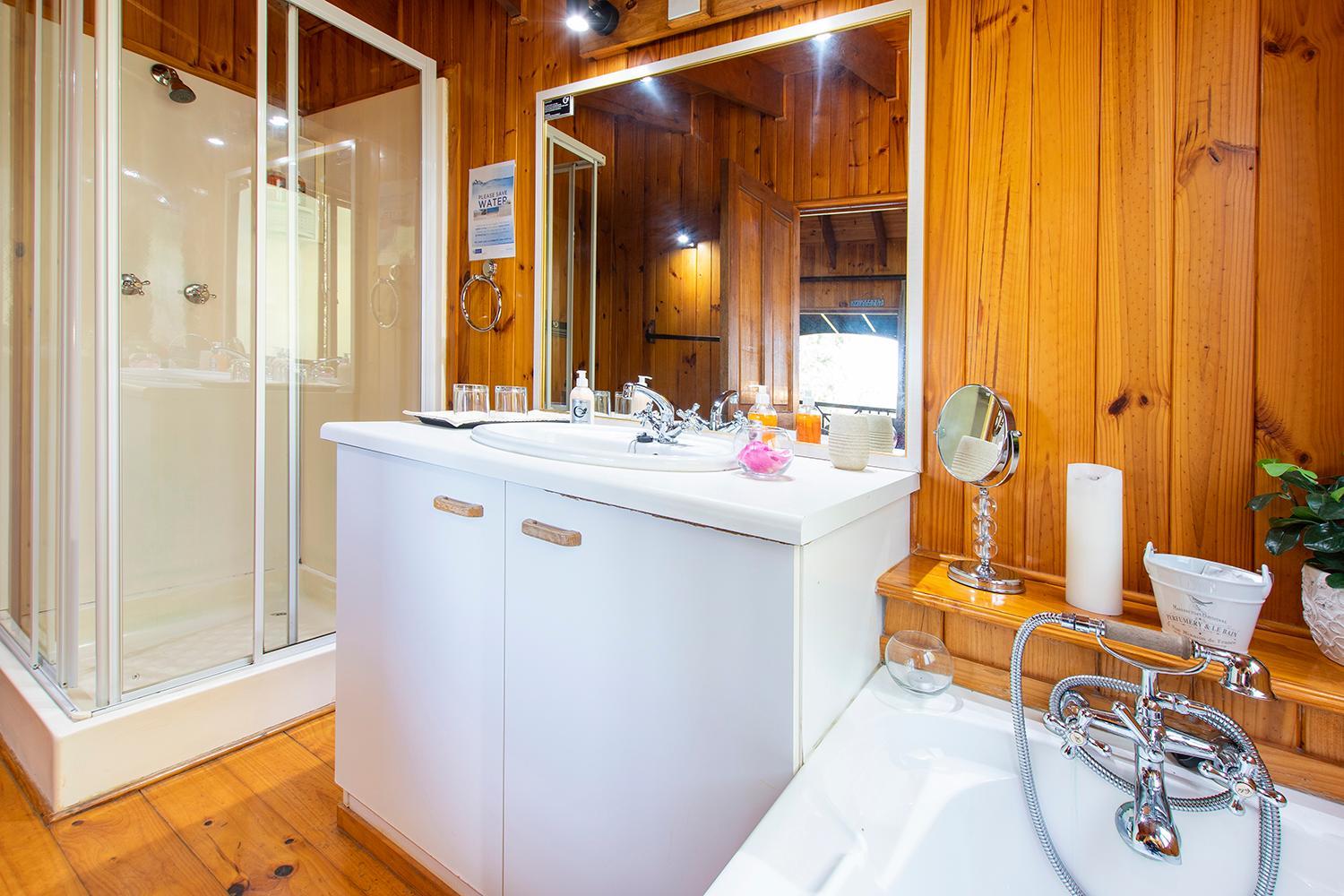 King Suite with Balcony - Photo 2
