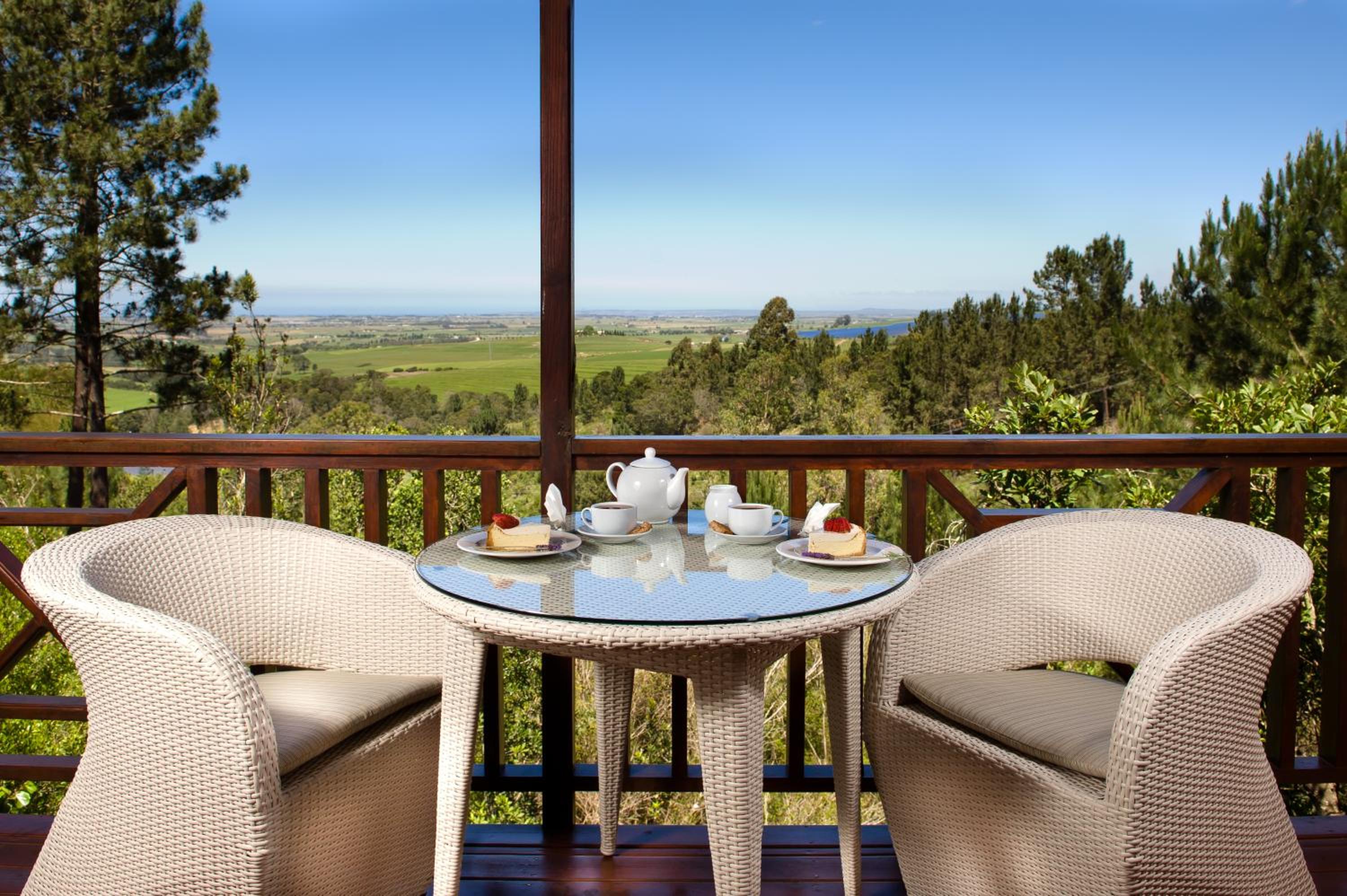 King Suite with Balcony - Photo 6