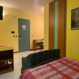 Basic Triple Room photo 3