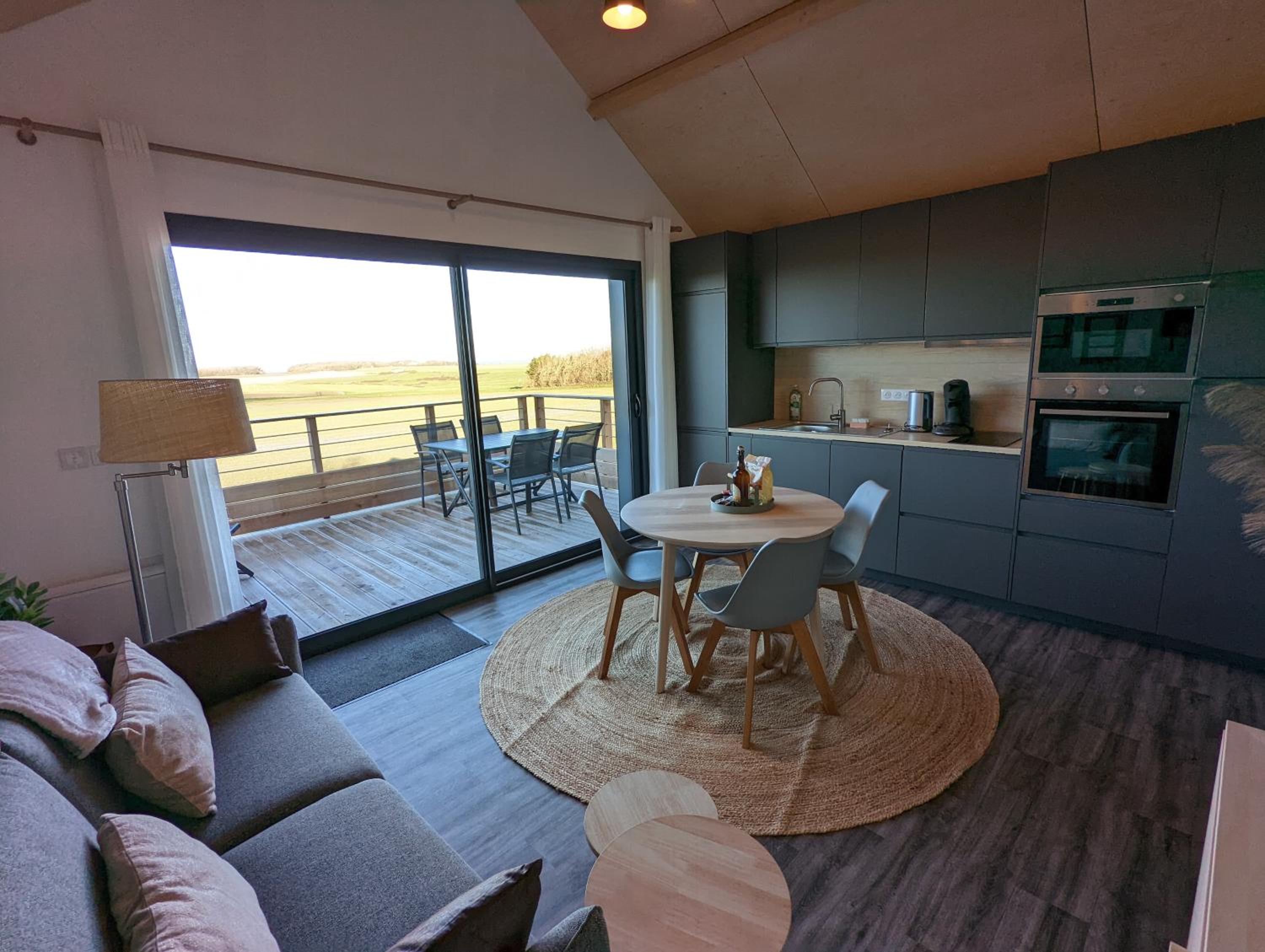 Apartment with Sea View - Photo 4