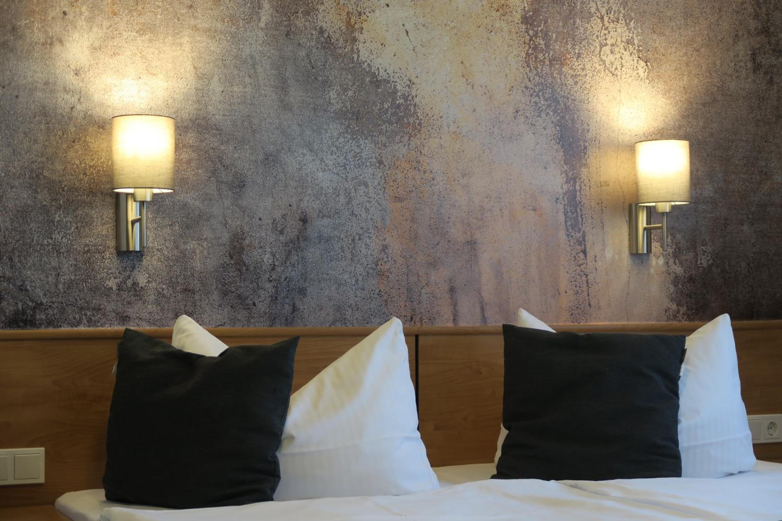 Double or Twin Room - Photo 4