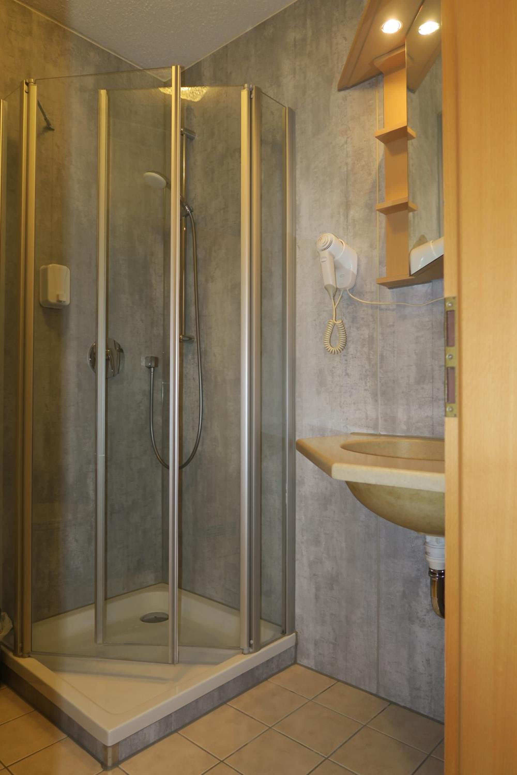 Double or Twin Room - Photo 9