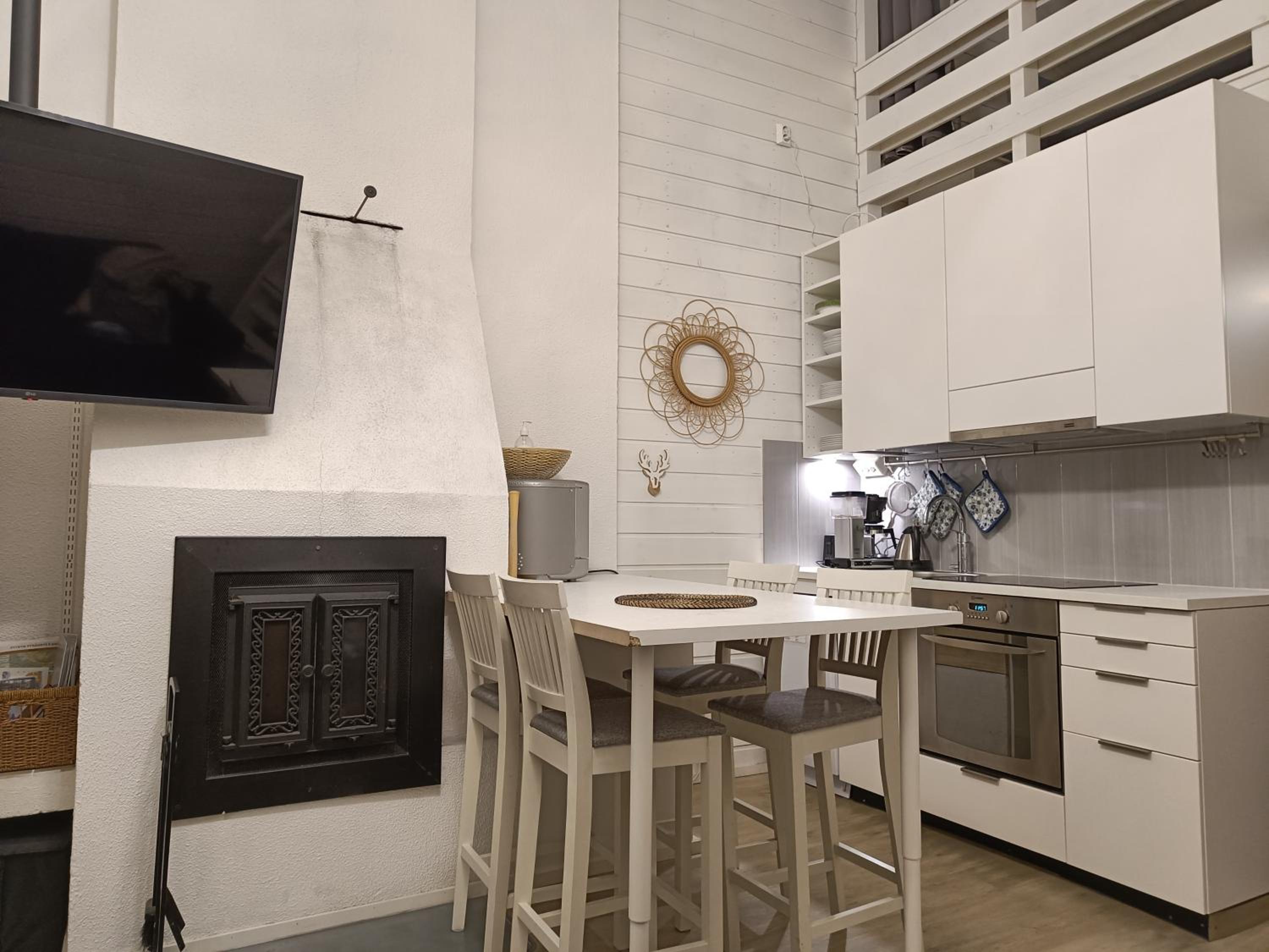 One-Bedroom House - Photo 2