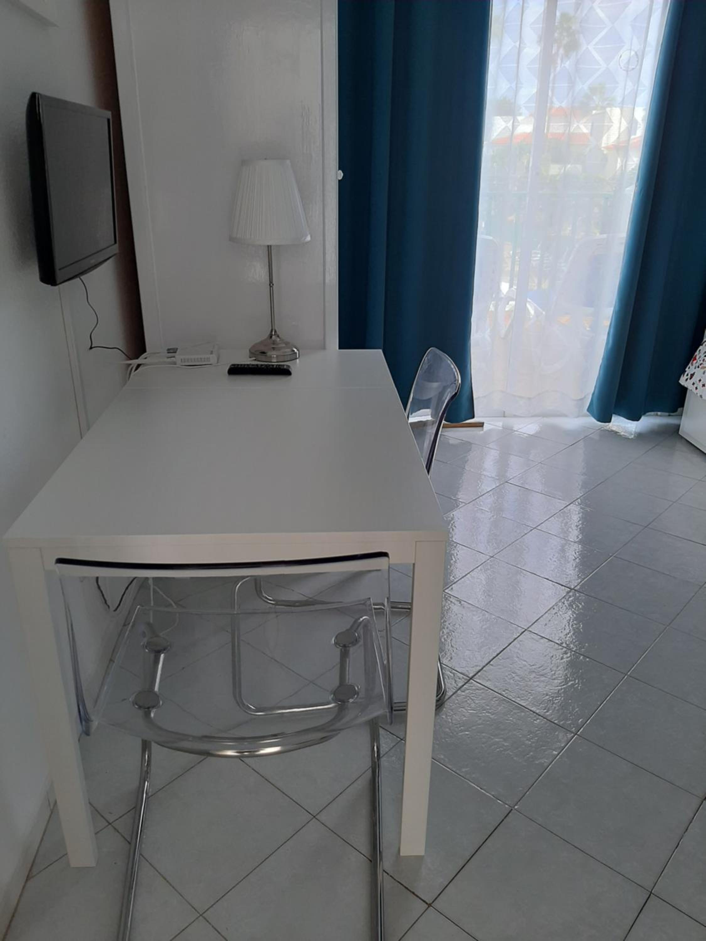 Estudio (2 adultos)