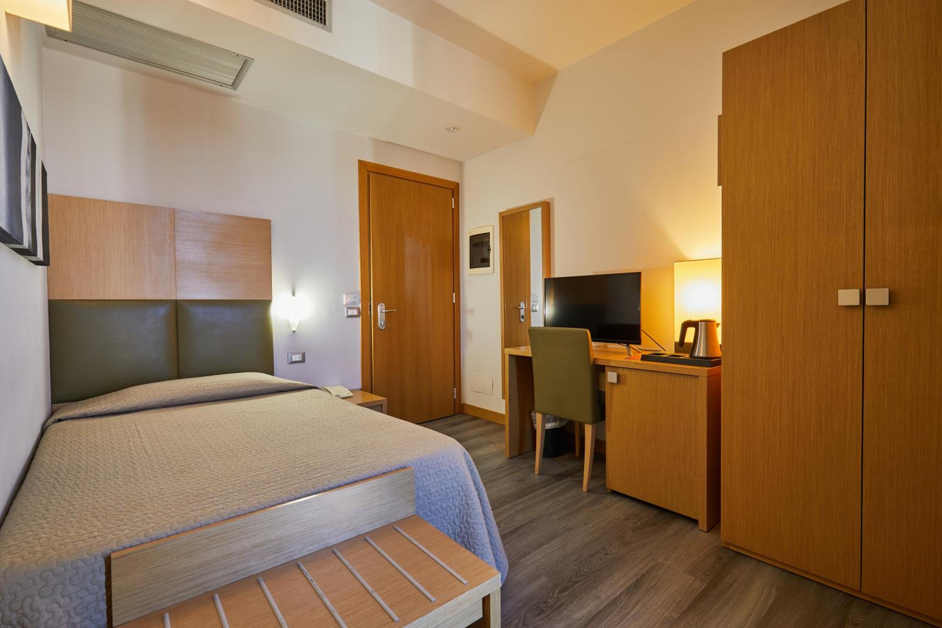 Single Room photo 1