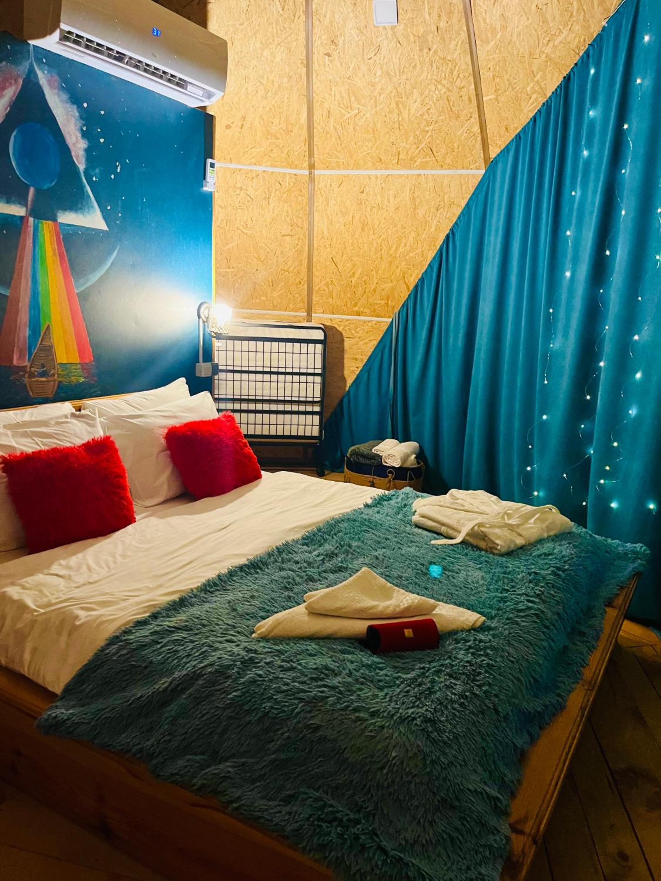 Deluxe Double Room with Balcony - Photo 7