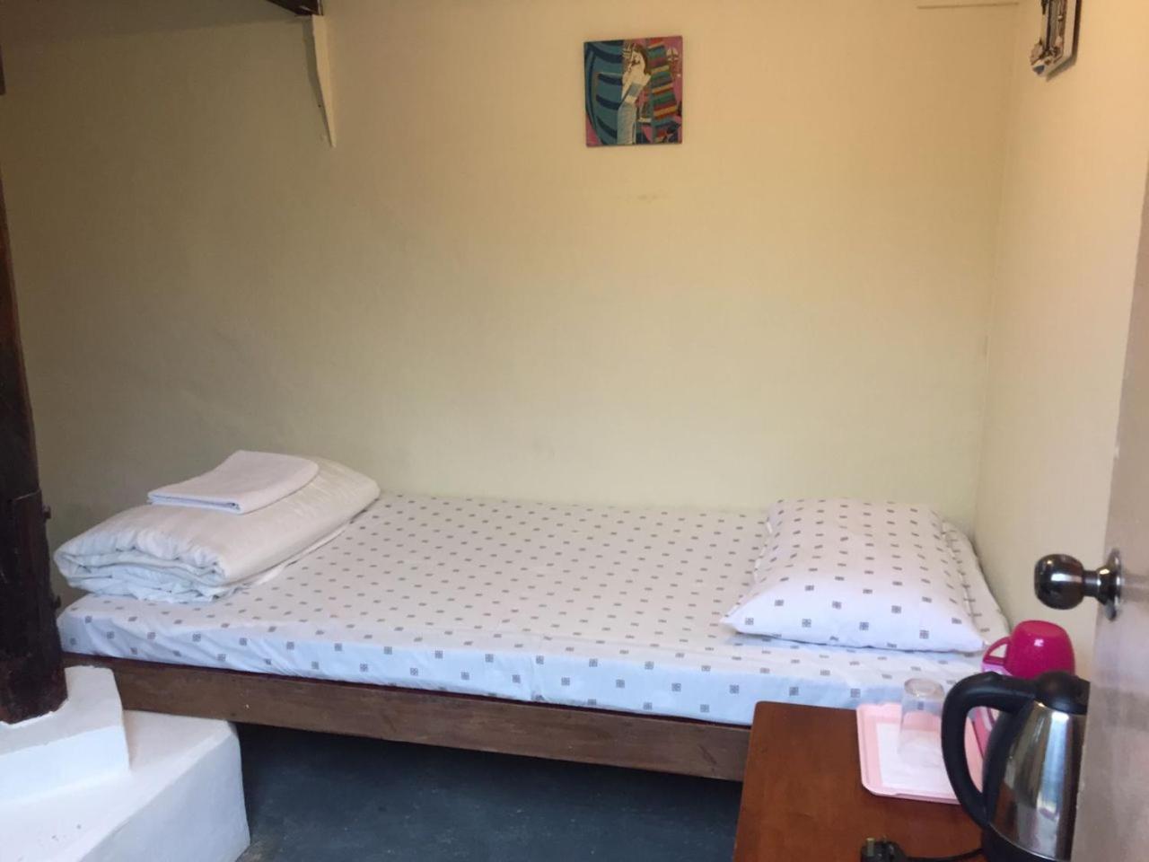 Single Room with Private Bathroom photo 1