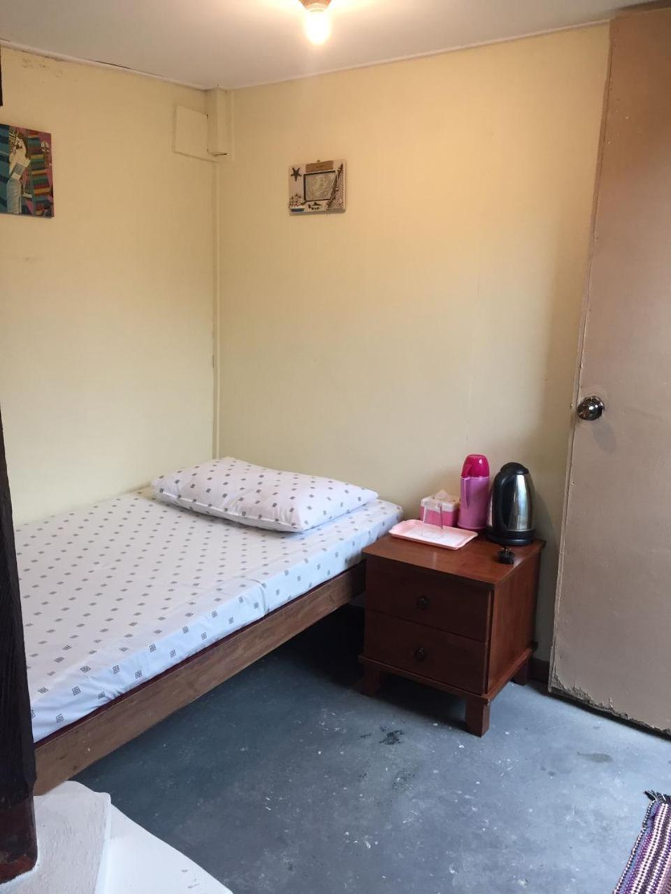 Single Room with Private Bathroom photo 2