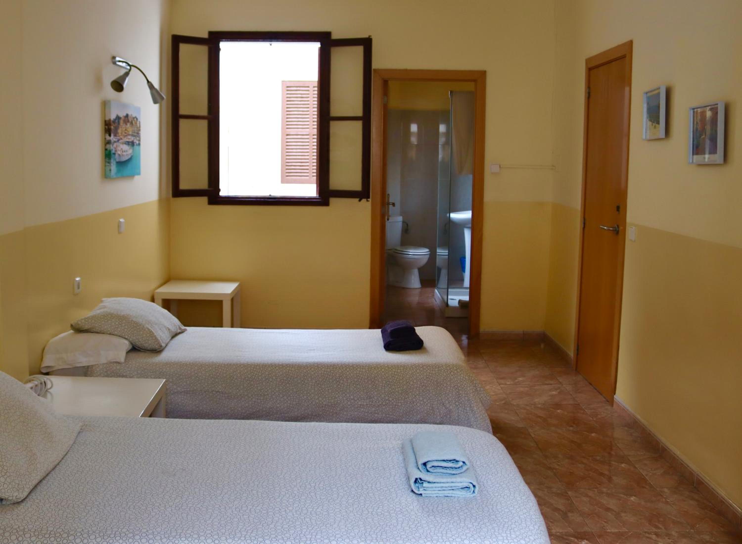 Deluxe Double or Twin Room photo 3