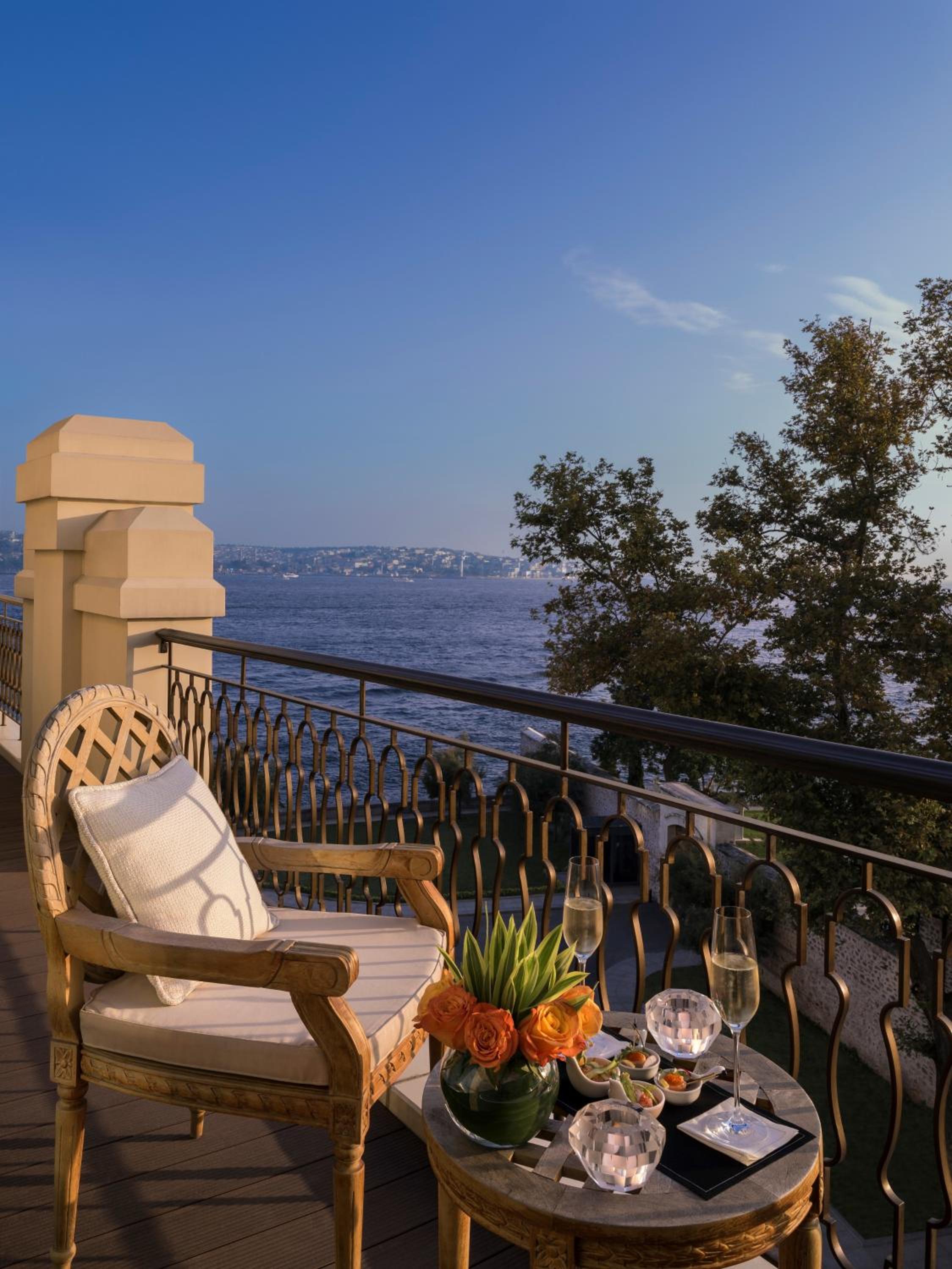 Bosphorus Duplex Suite with exclusive Horizon privileges