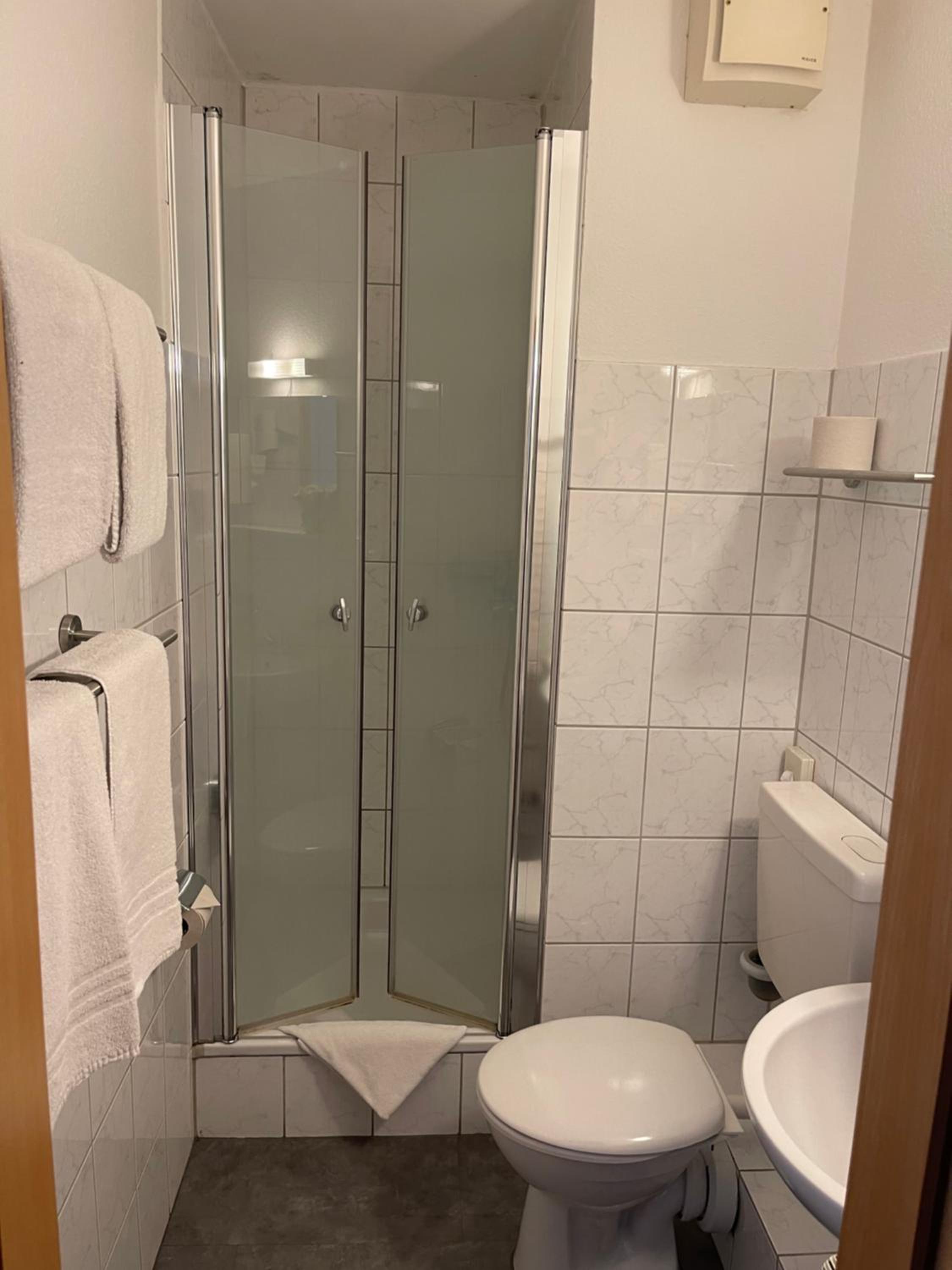 Double or Twin Room - Photo 12