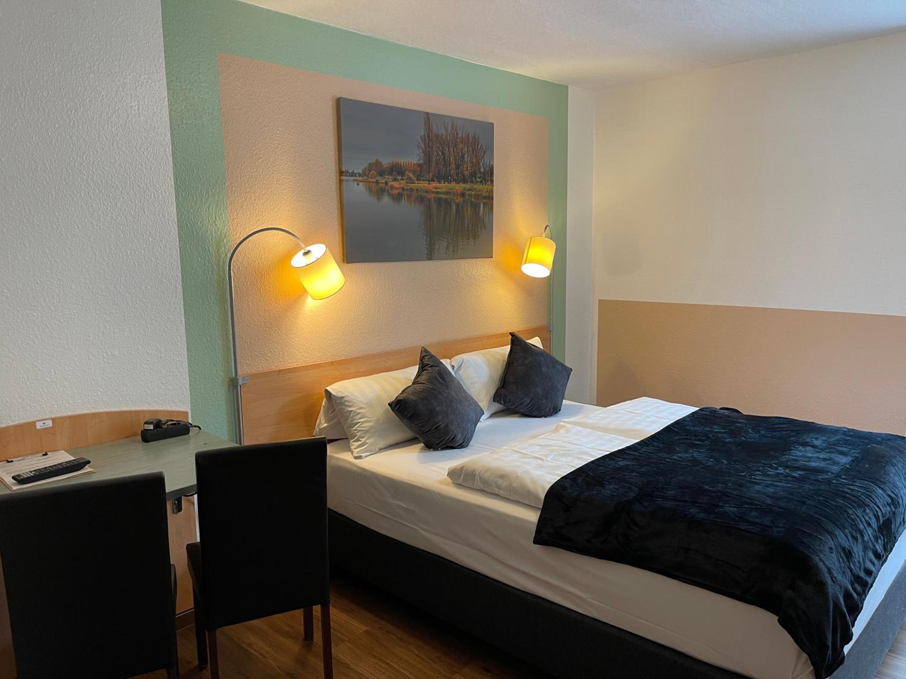 Double or Twin Room - Photo 8