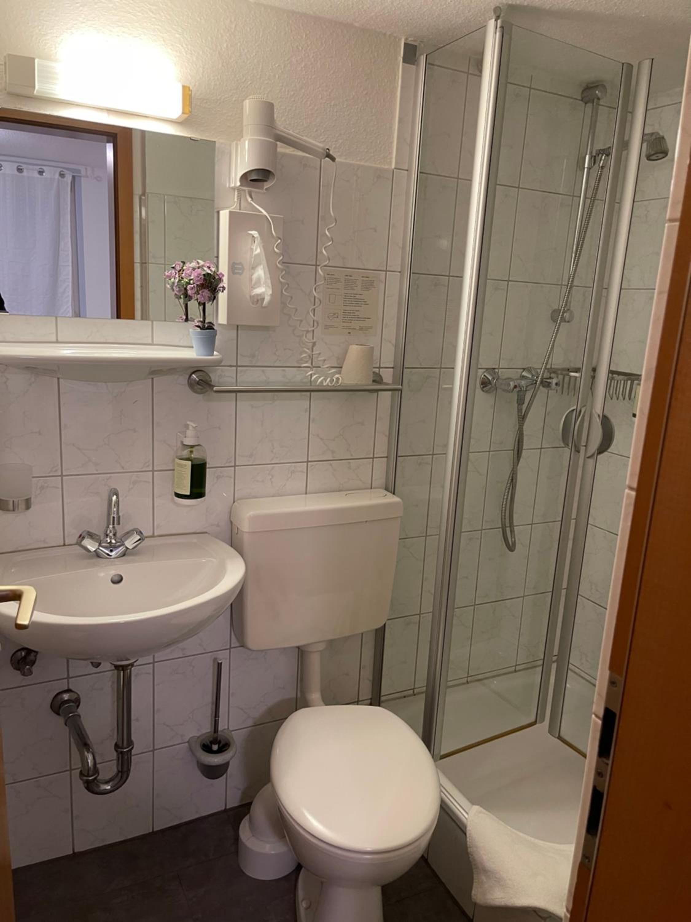 Double or Twin Room - Photo 16