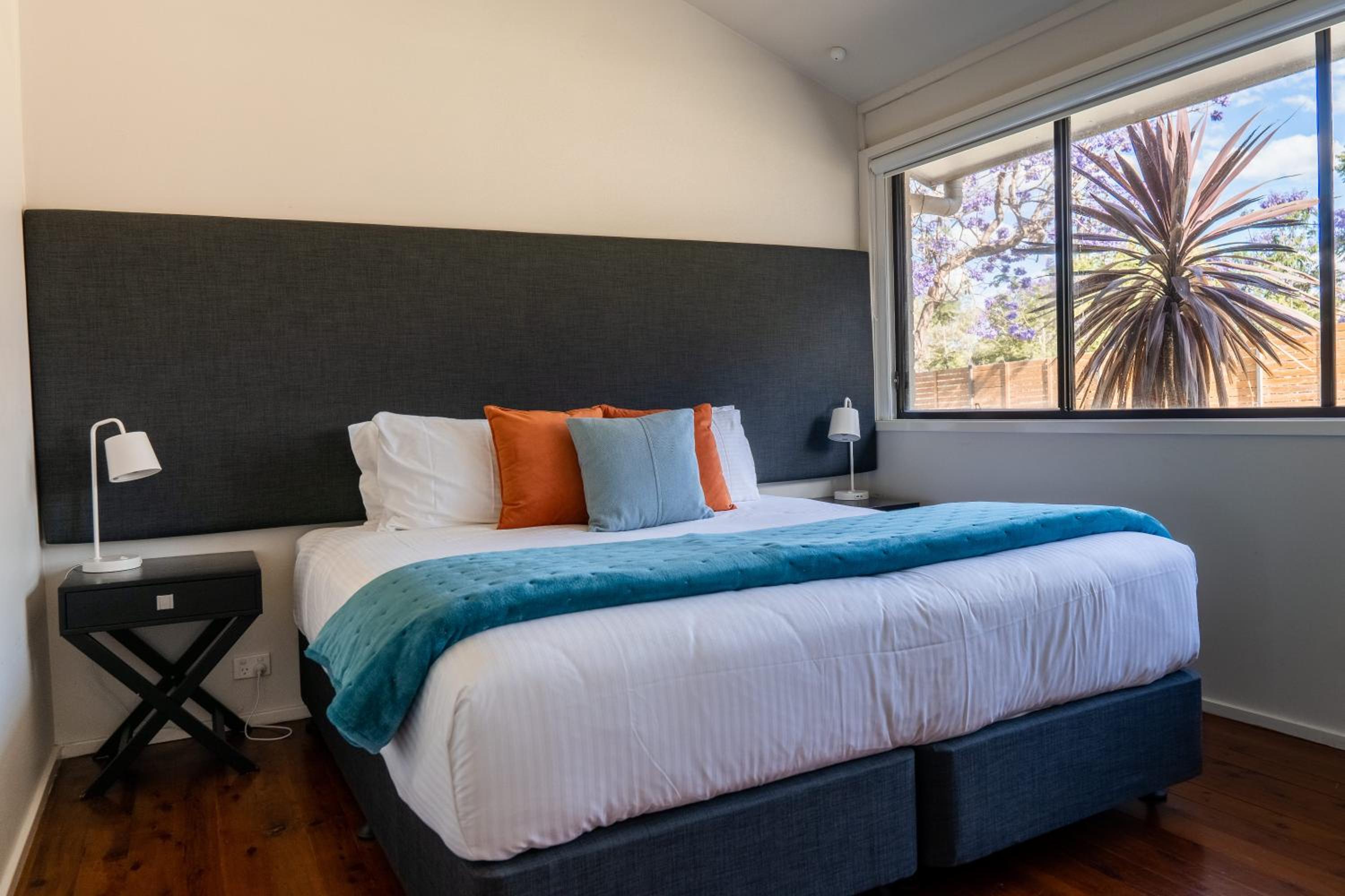 Wine Country House Three-Bedroom with Private Spa  photo 3