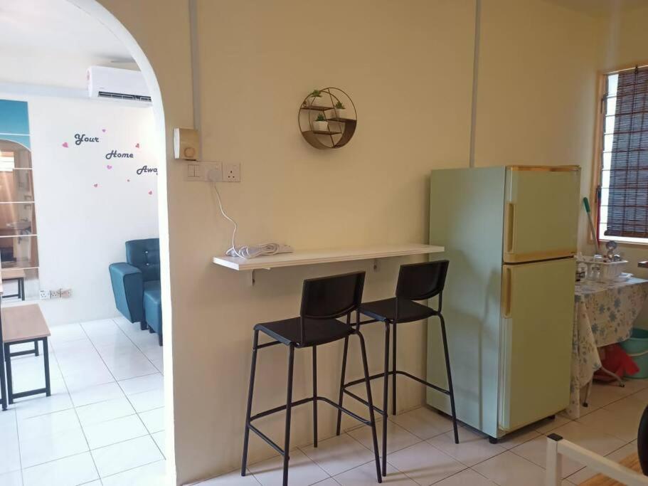 Three-Bedroom Apartment photo 2