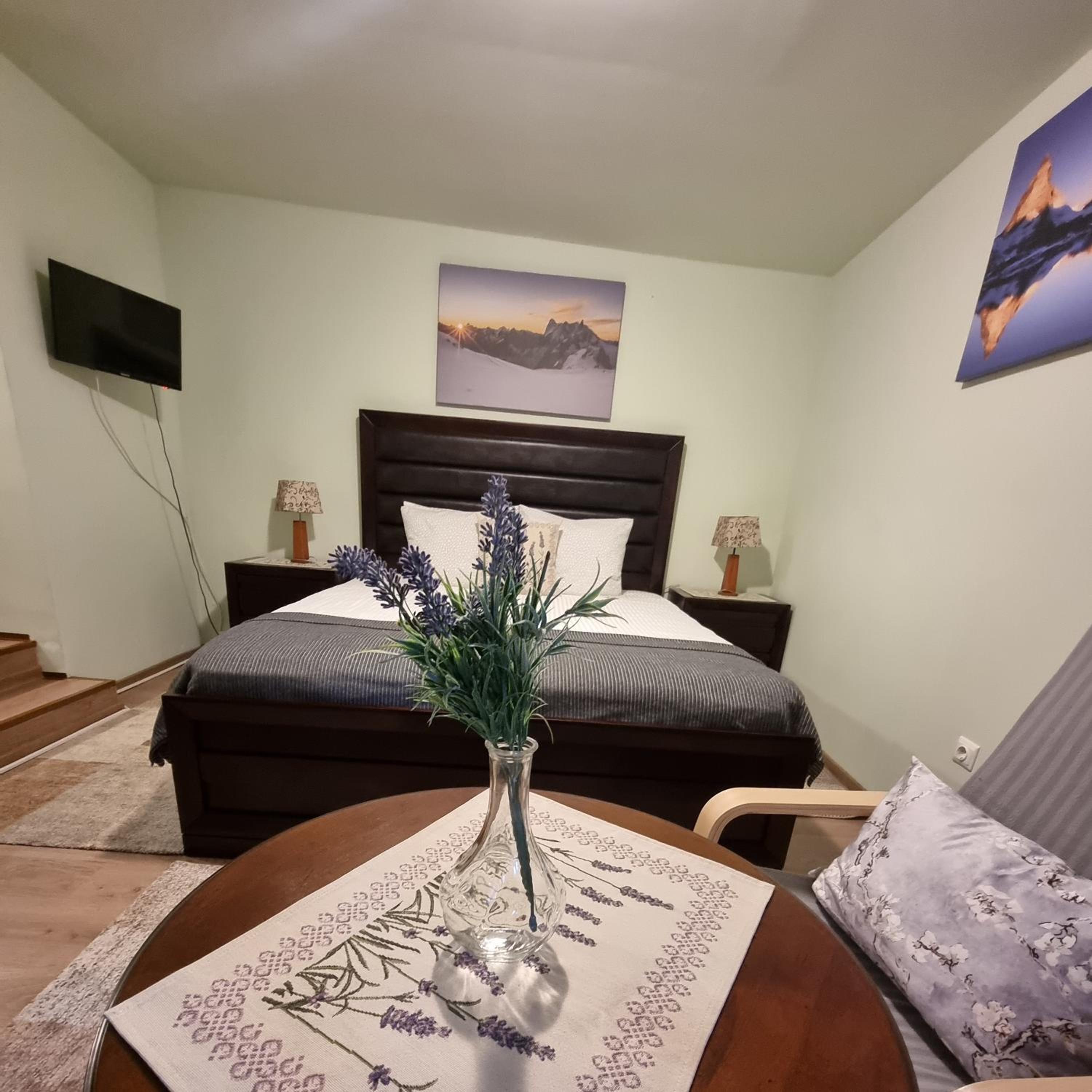 Two-Bedroom House - Photo 4