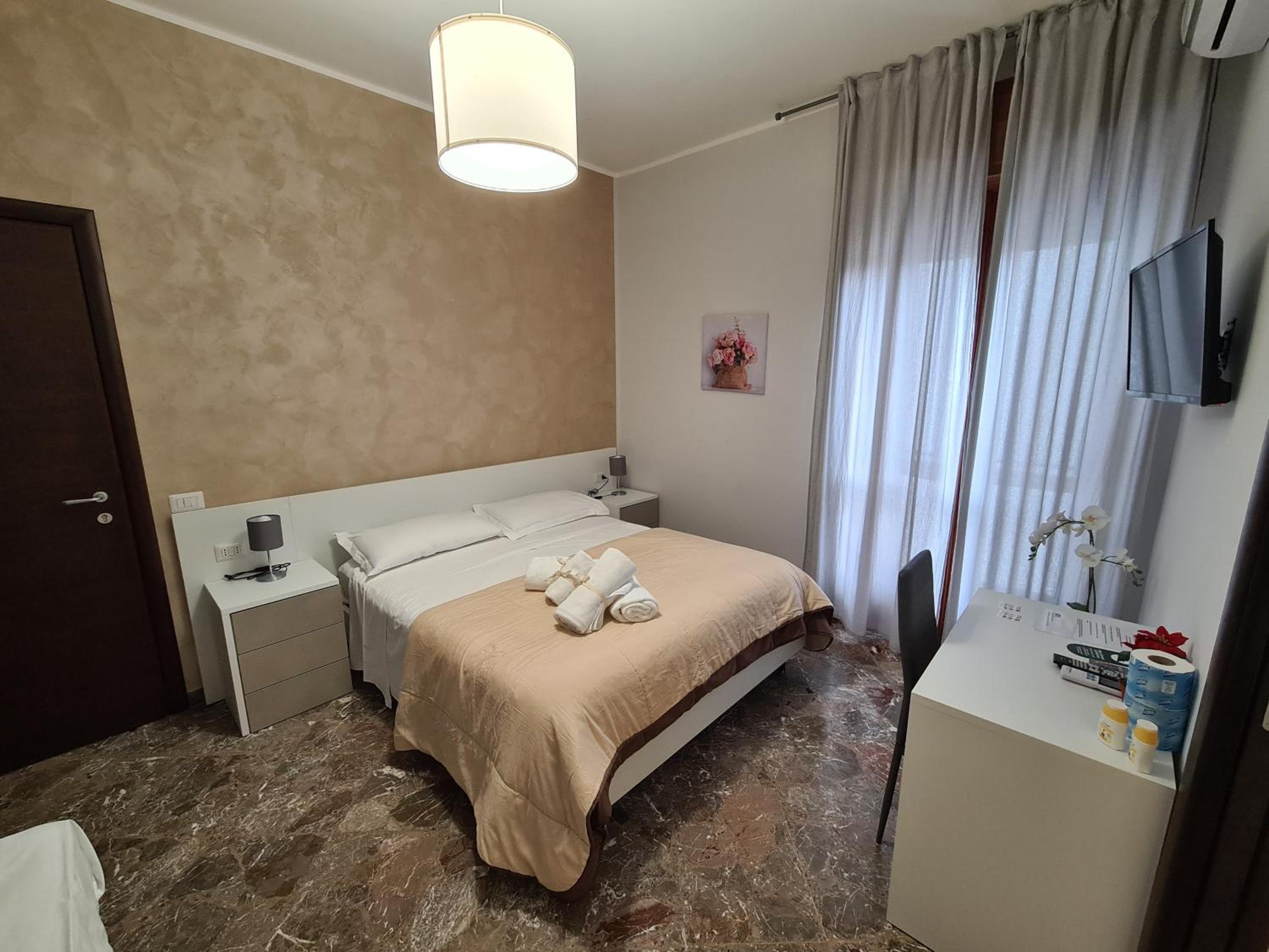 Deluxe Room - Photo 11