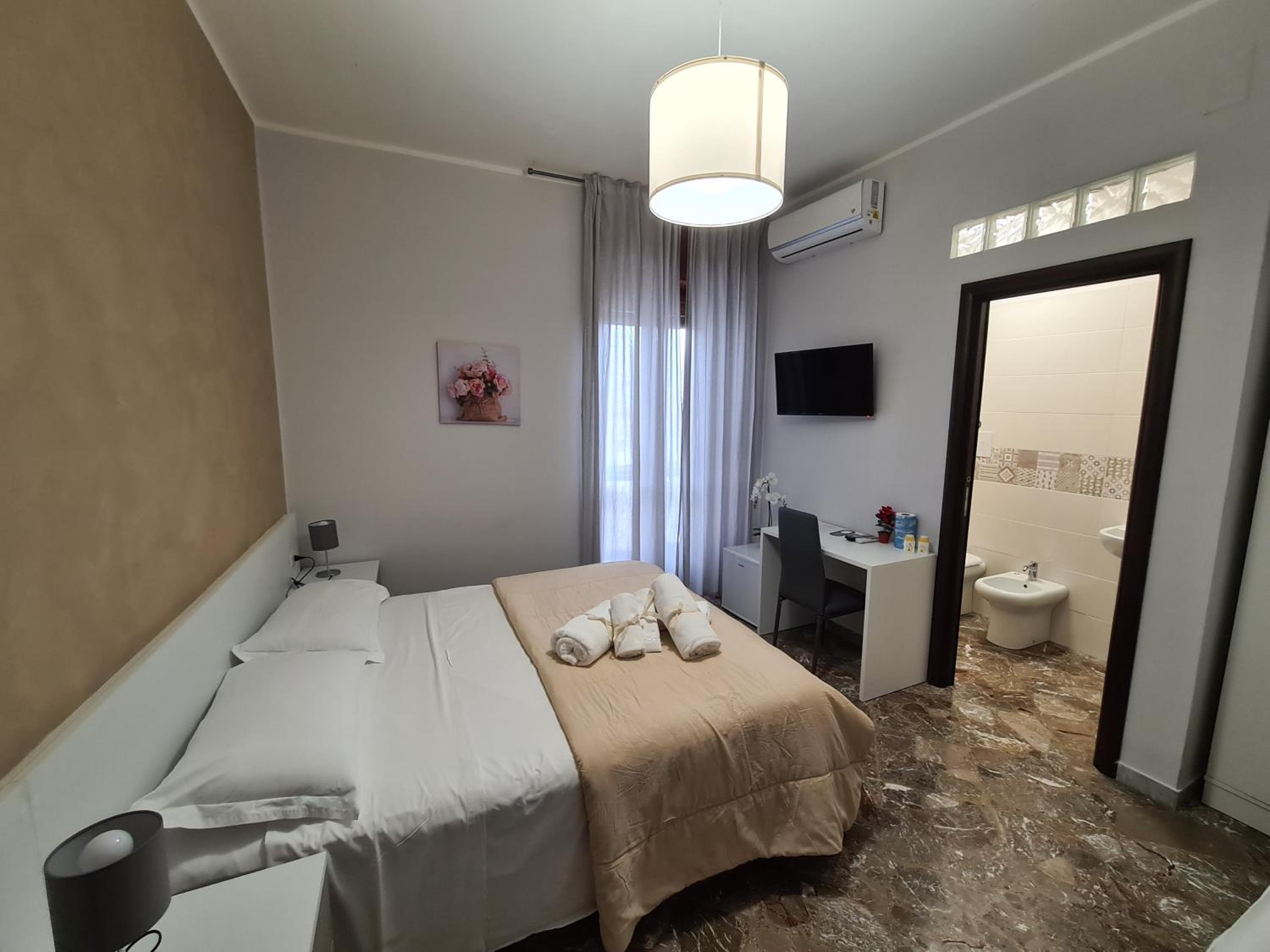 Deluxe Room - Photo 1
