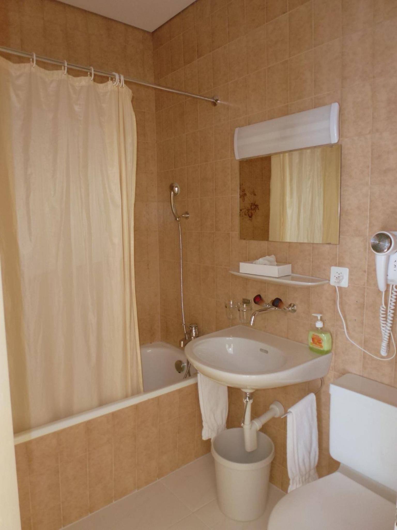 Double Room - Photo 10